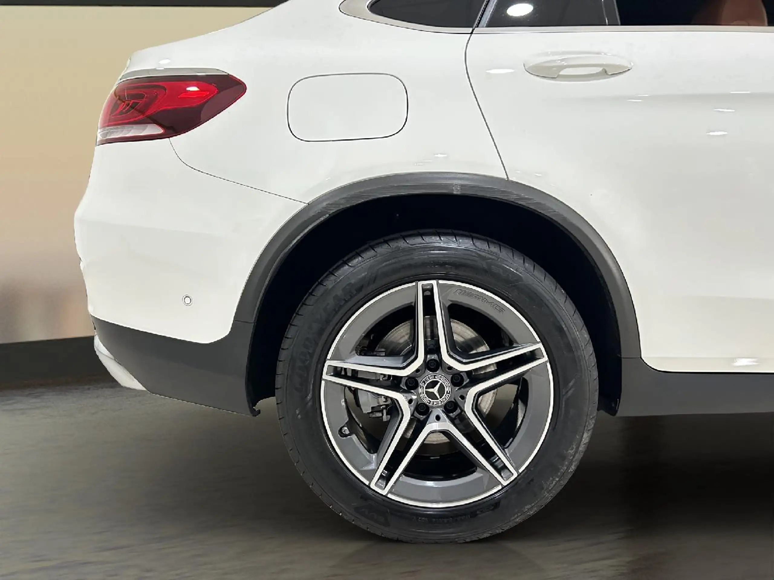 Mercedes-Benz - GLC 220