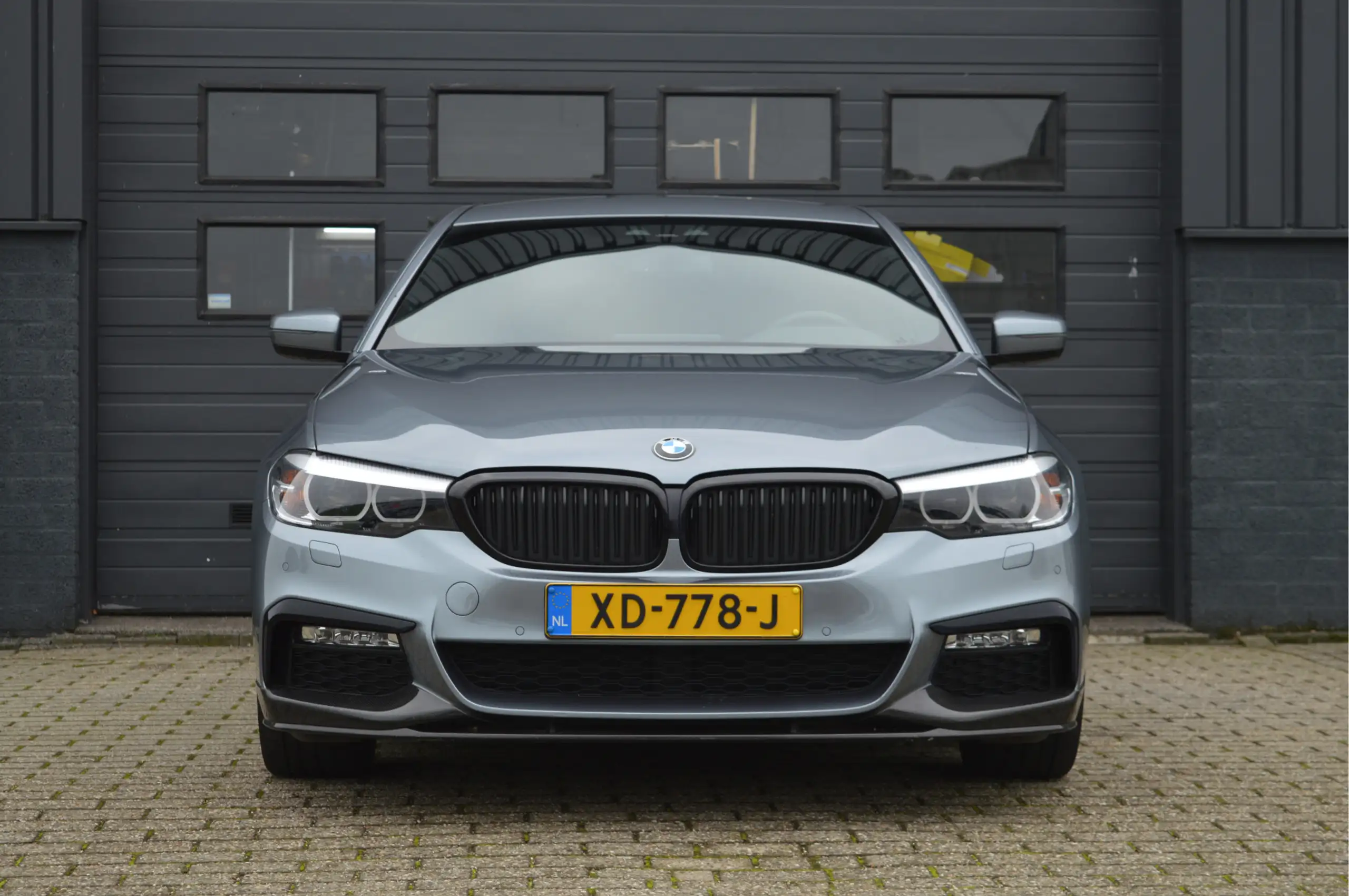 BMW - 520