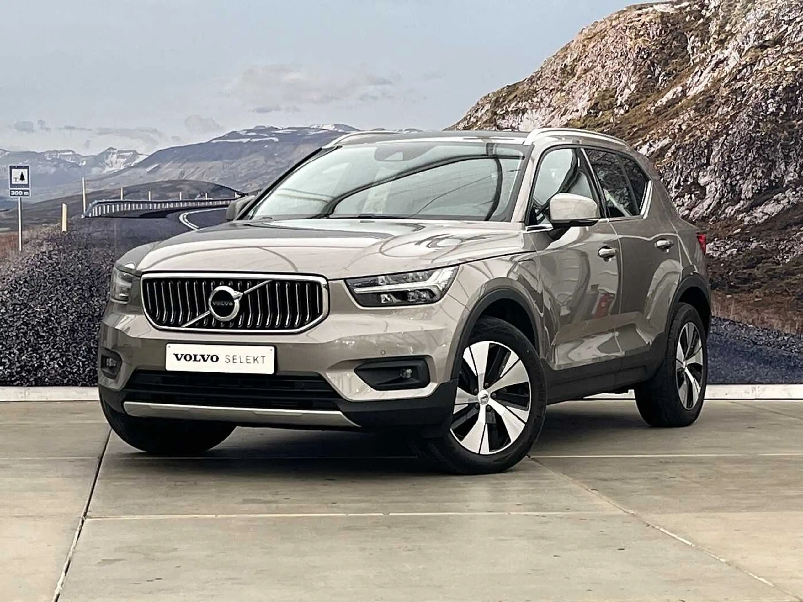 Volvo - XC40