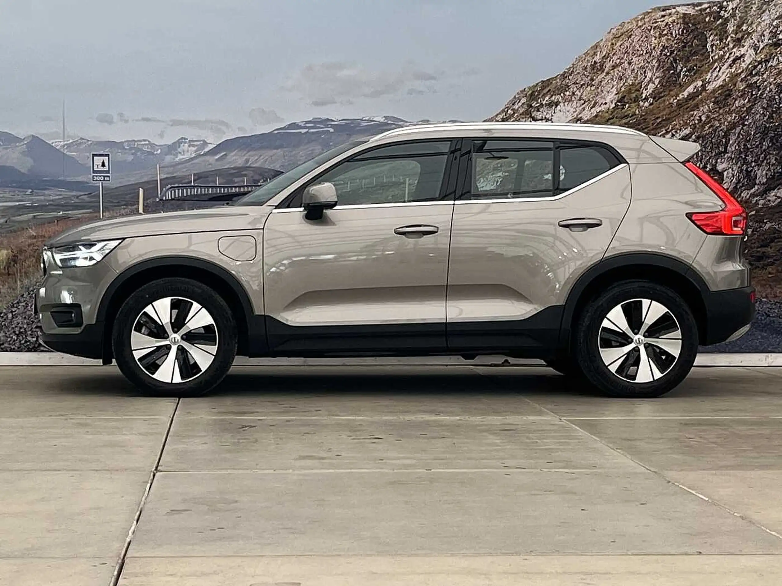 Volvo - XC40