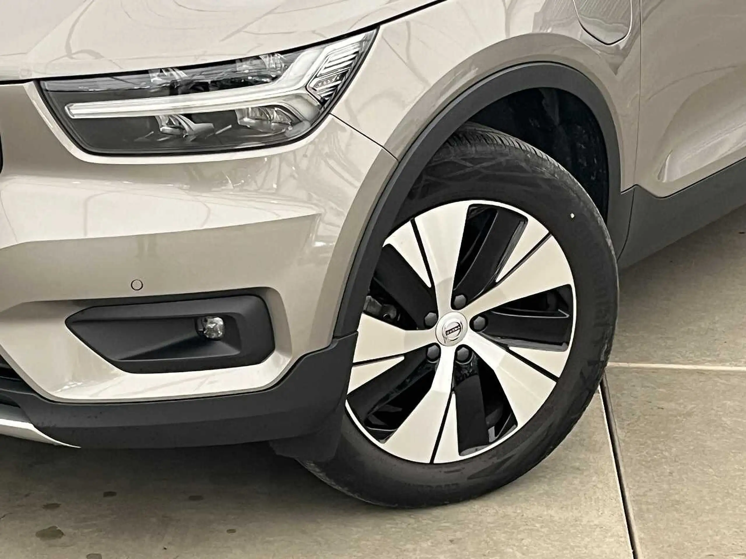 Volvo - XC40