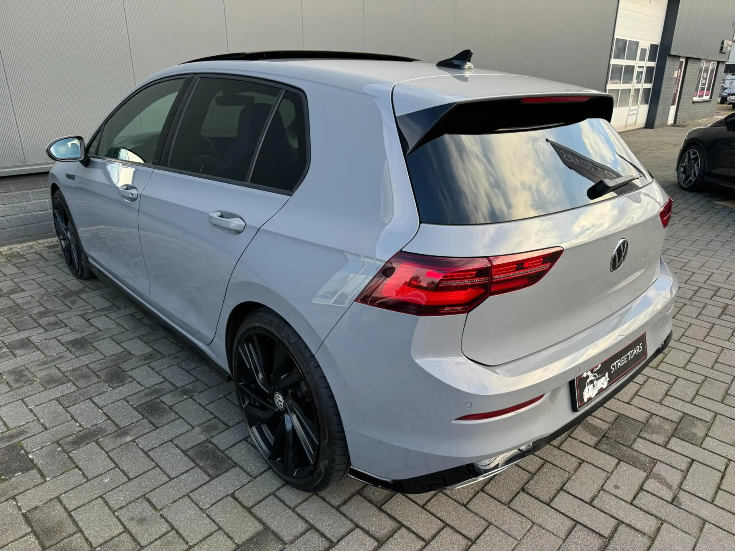 Volkswagen - Golf