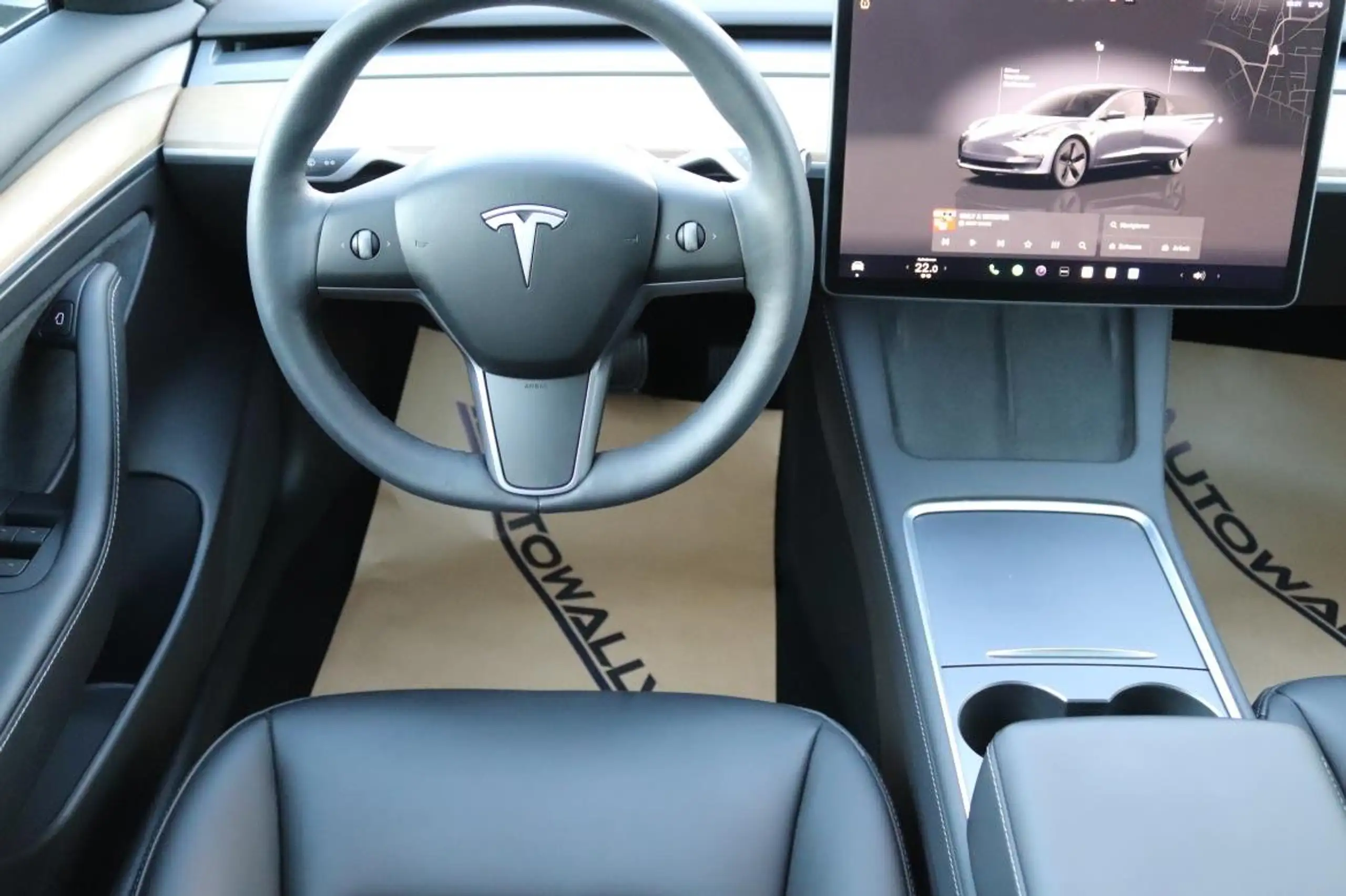 Tesla - Model 3