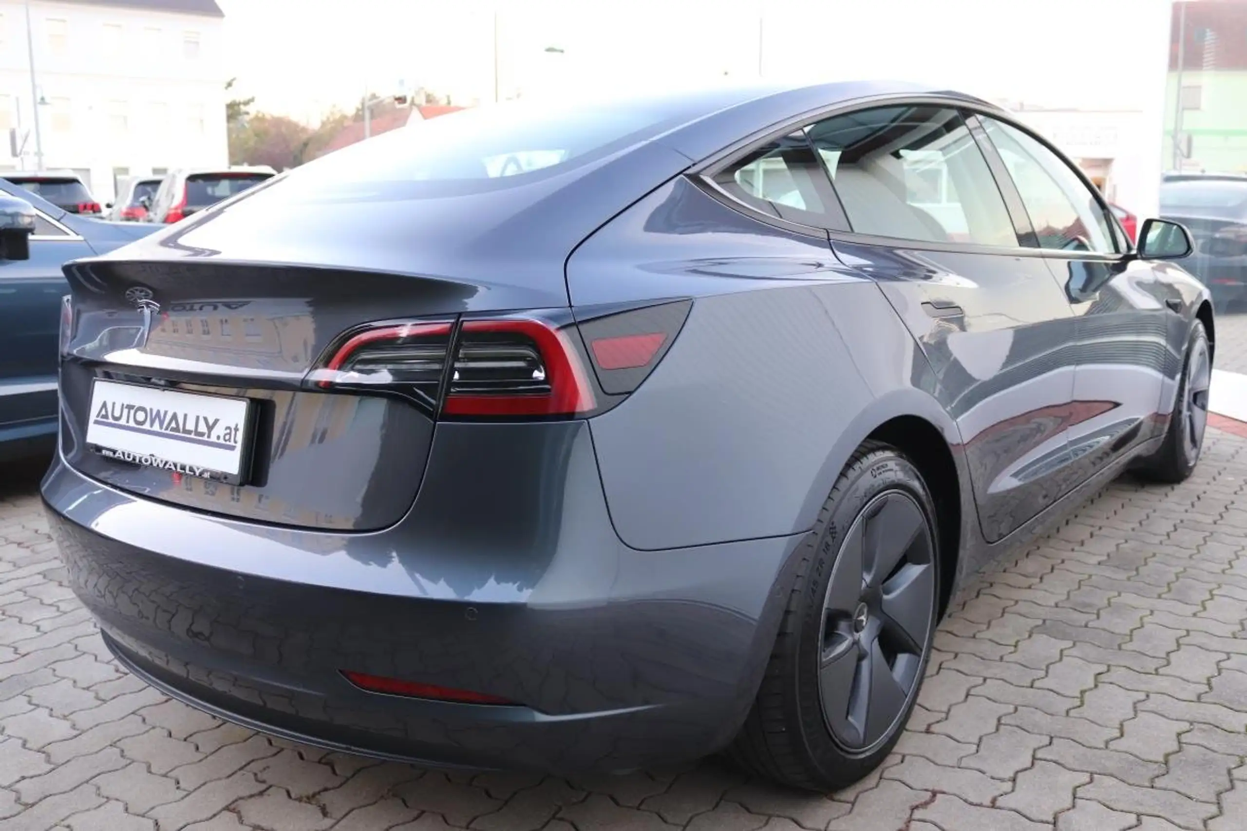 Tesla - Model 3