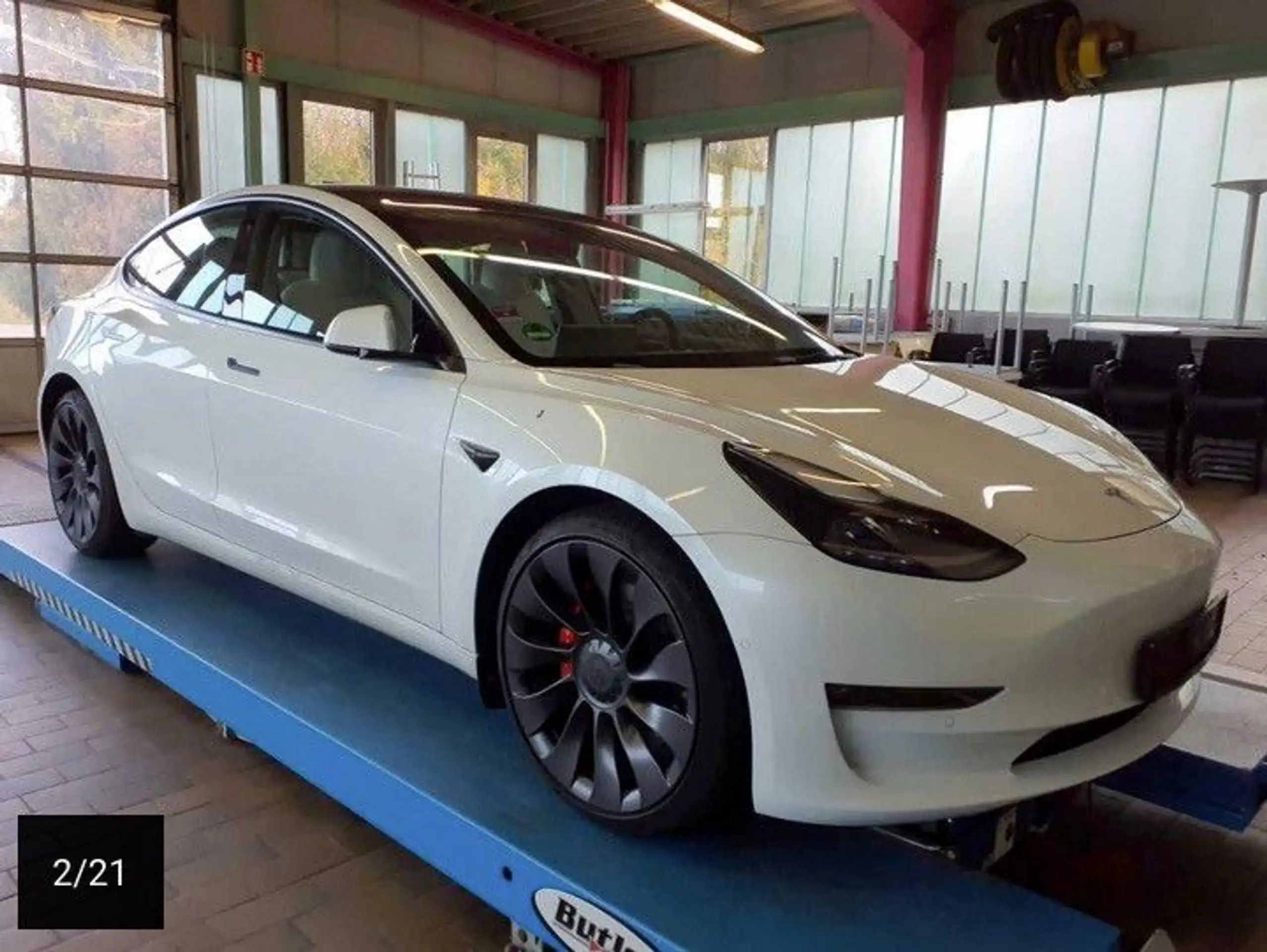 Tesla - Model 3