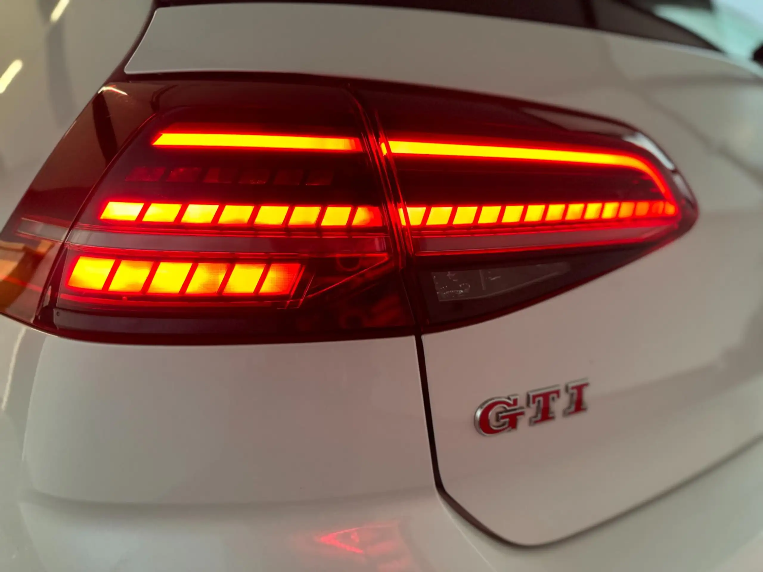 Volkswagen - Golf GTI