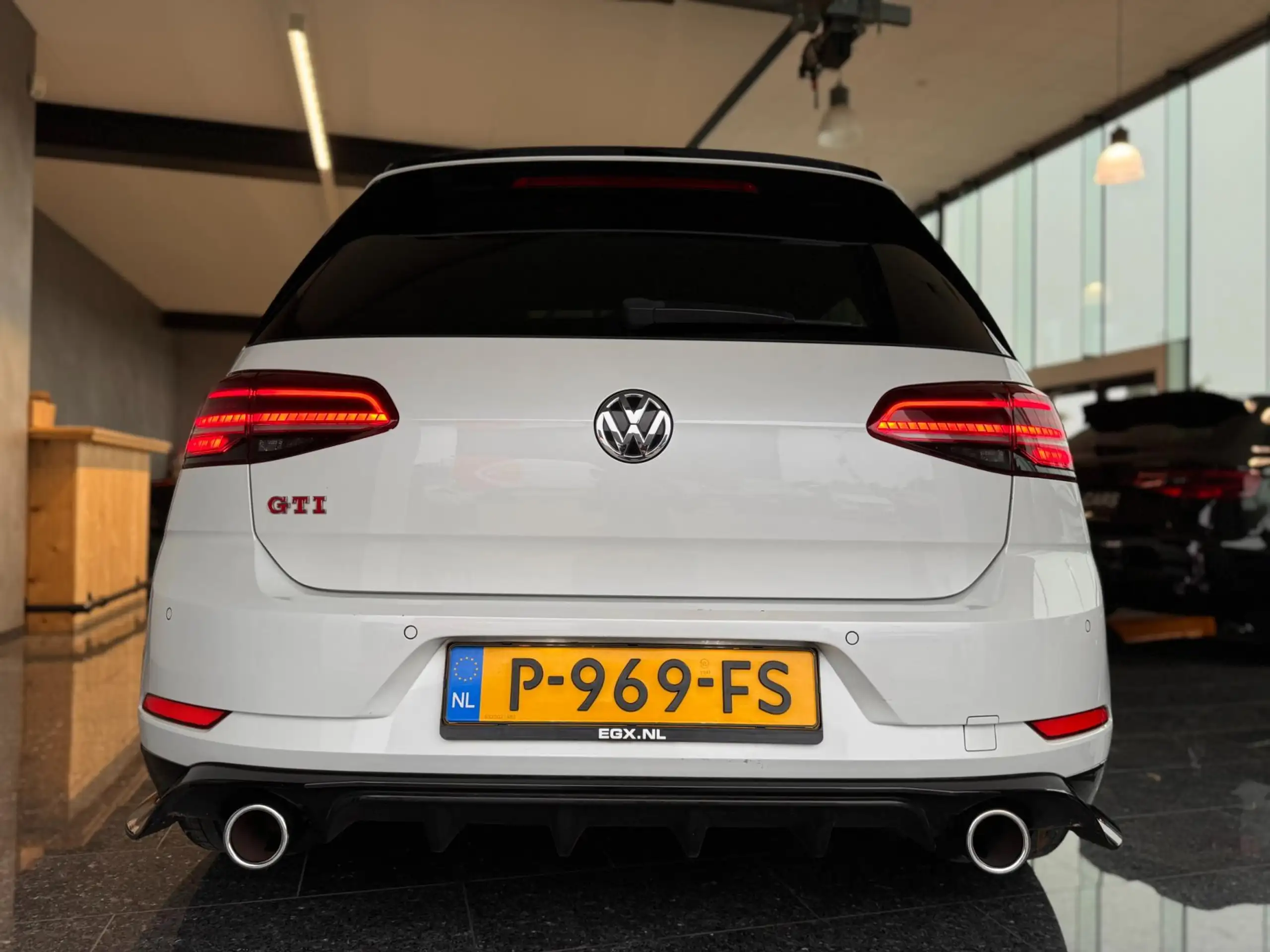 Volkswagen - Golf GTI