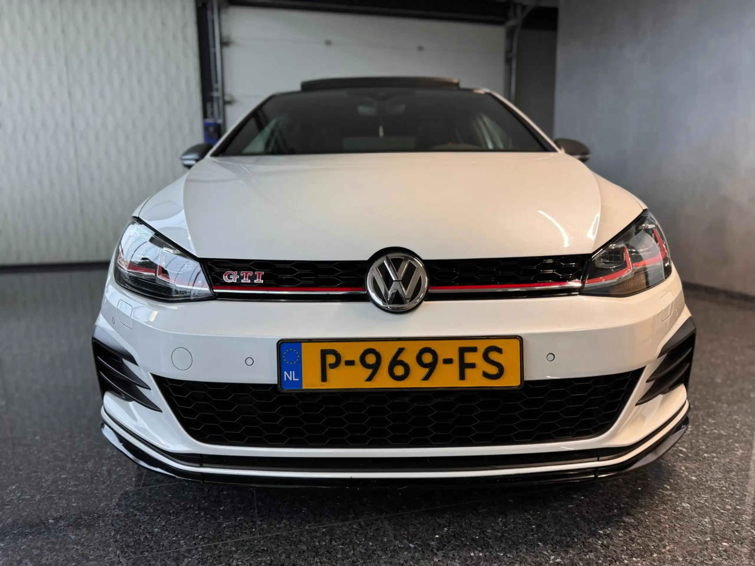 Volkswagen - Golf GTI