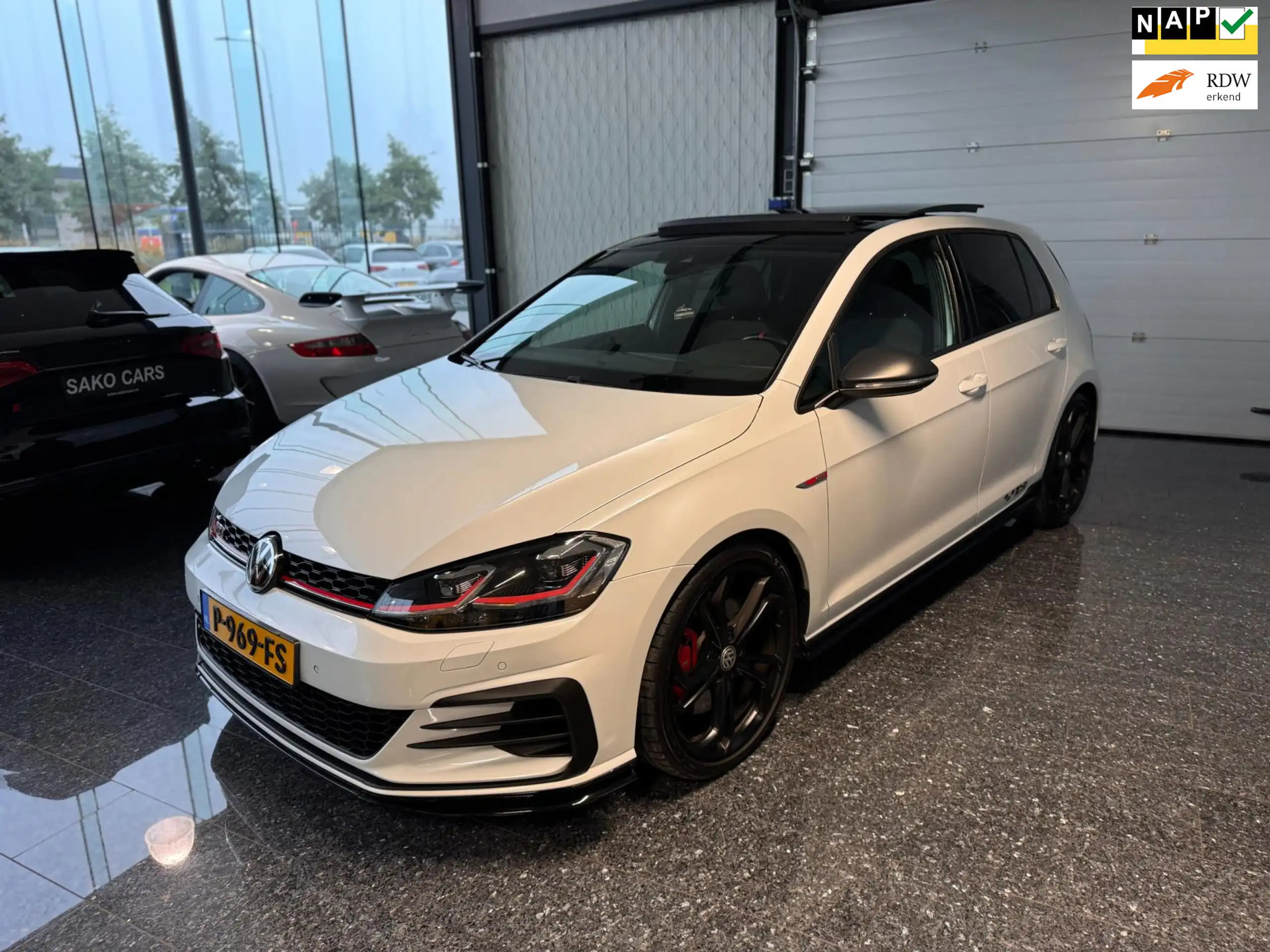 Volkswagen - Golf GTI