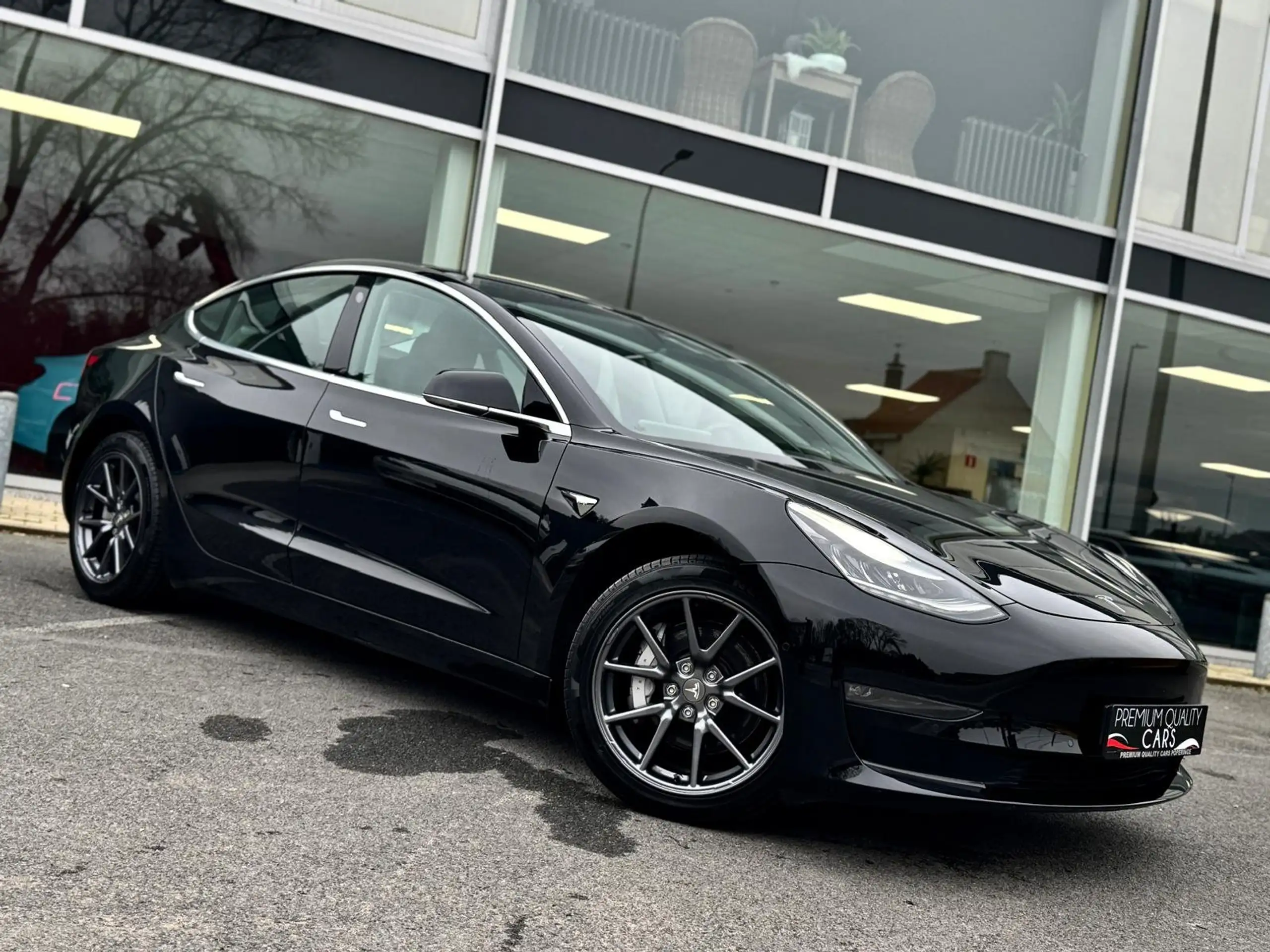 Tesla - Model 3