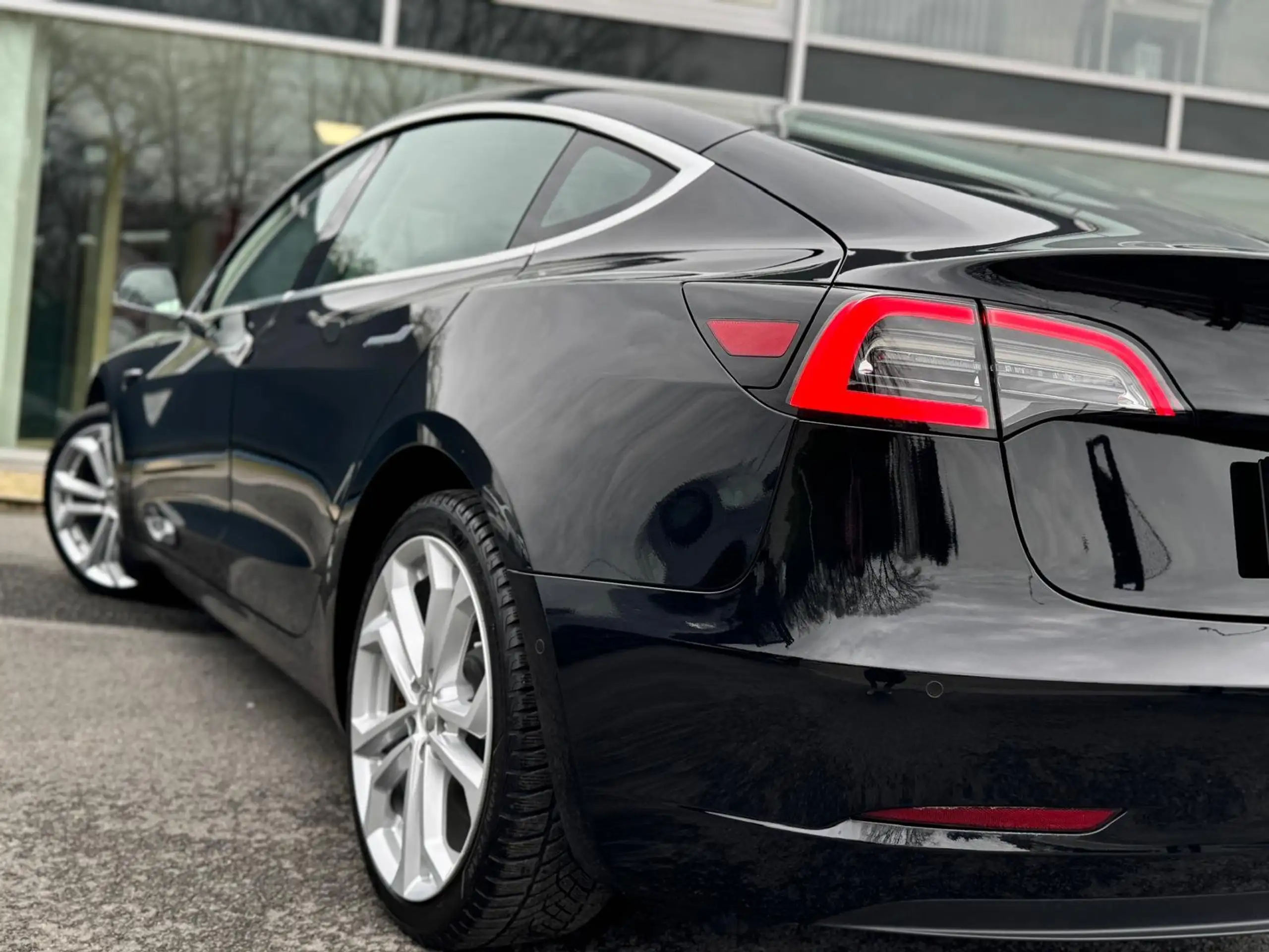 Tesla - Model 3