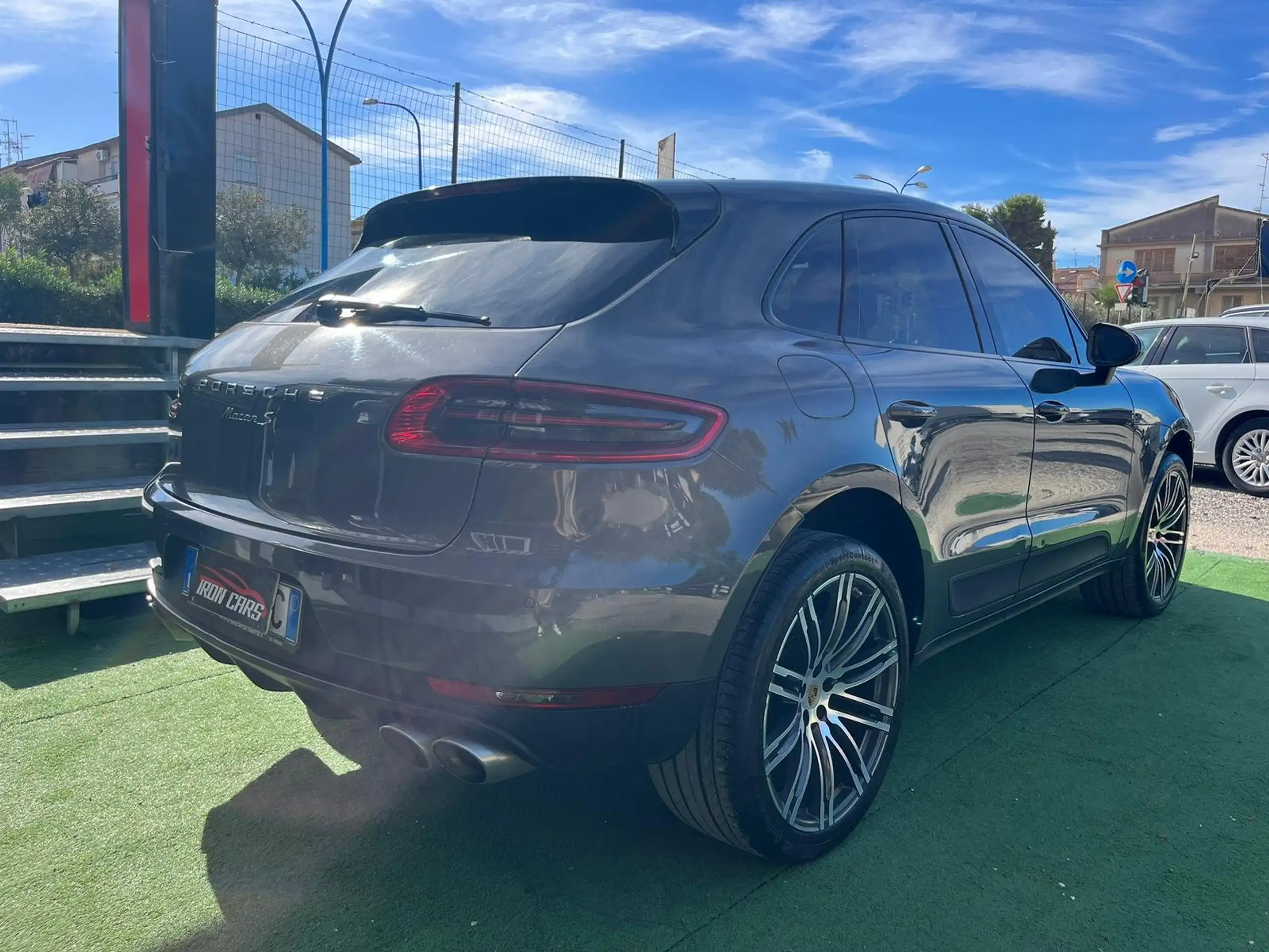 Porsche - Macan