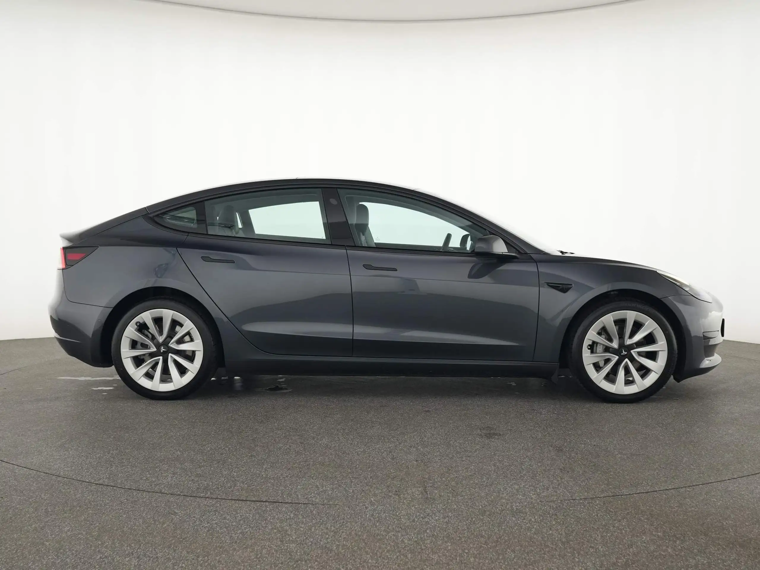 Tesla - Model 3