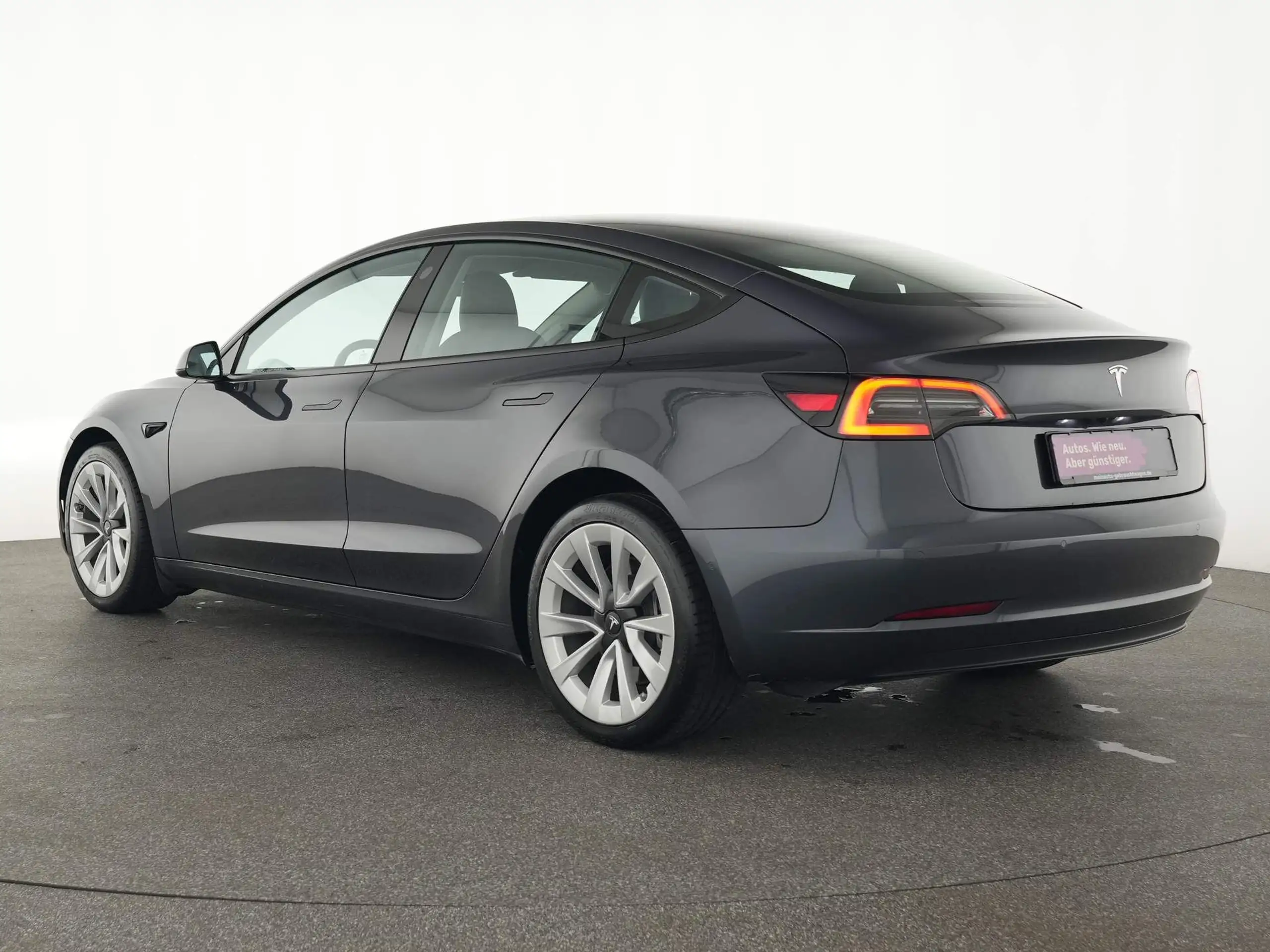 Tesla - Model 3