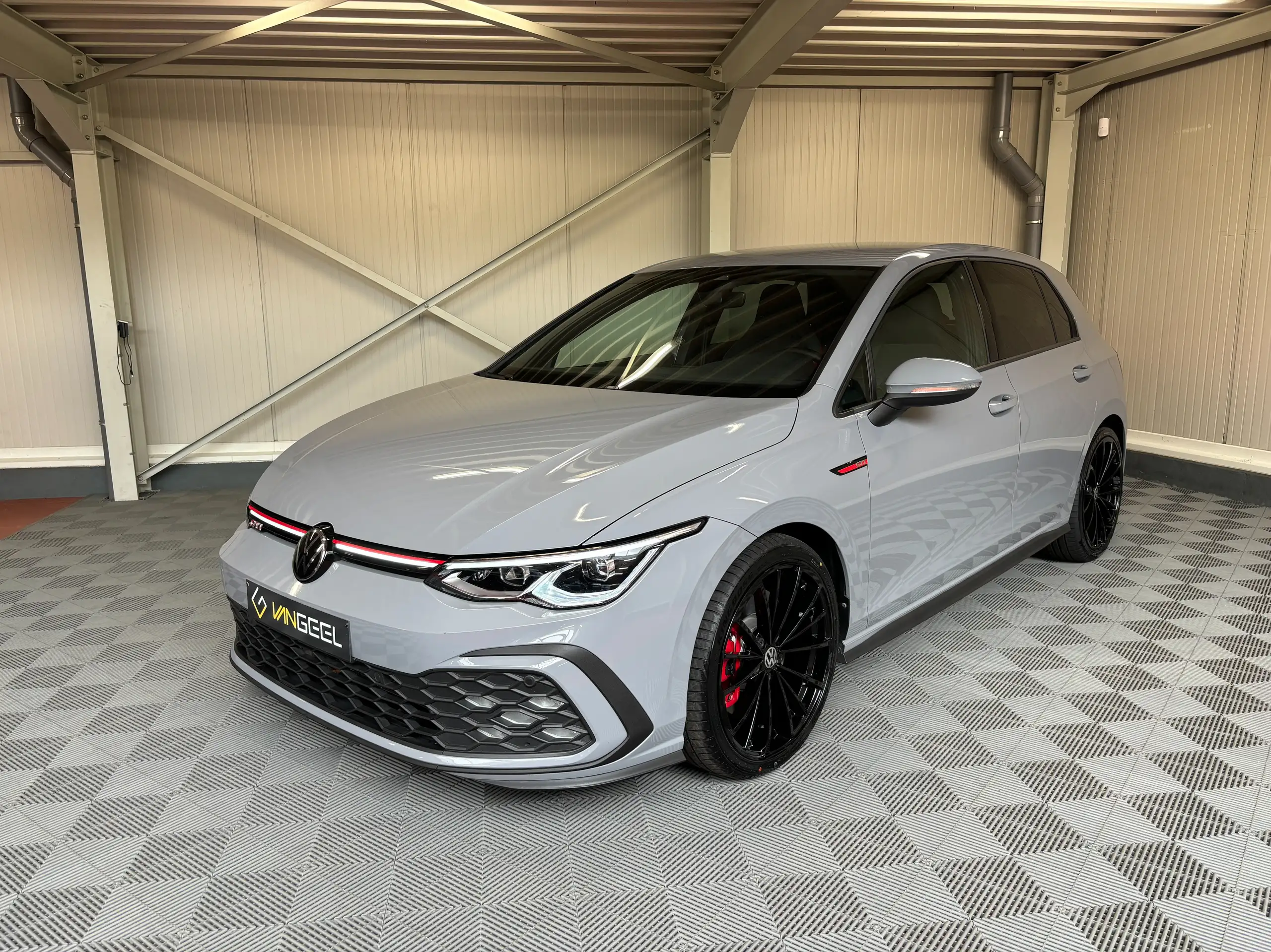 Volkswagen - Golf GTI