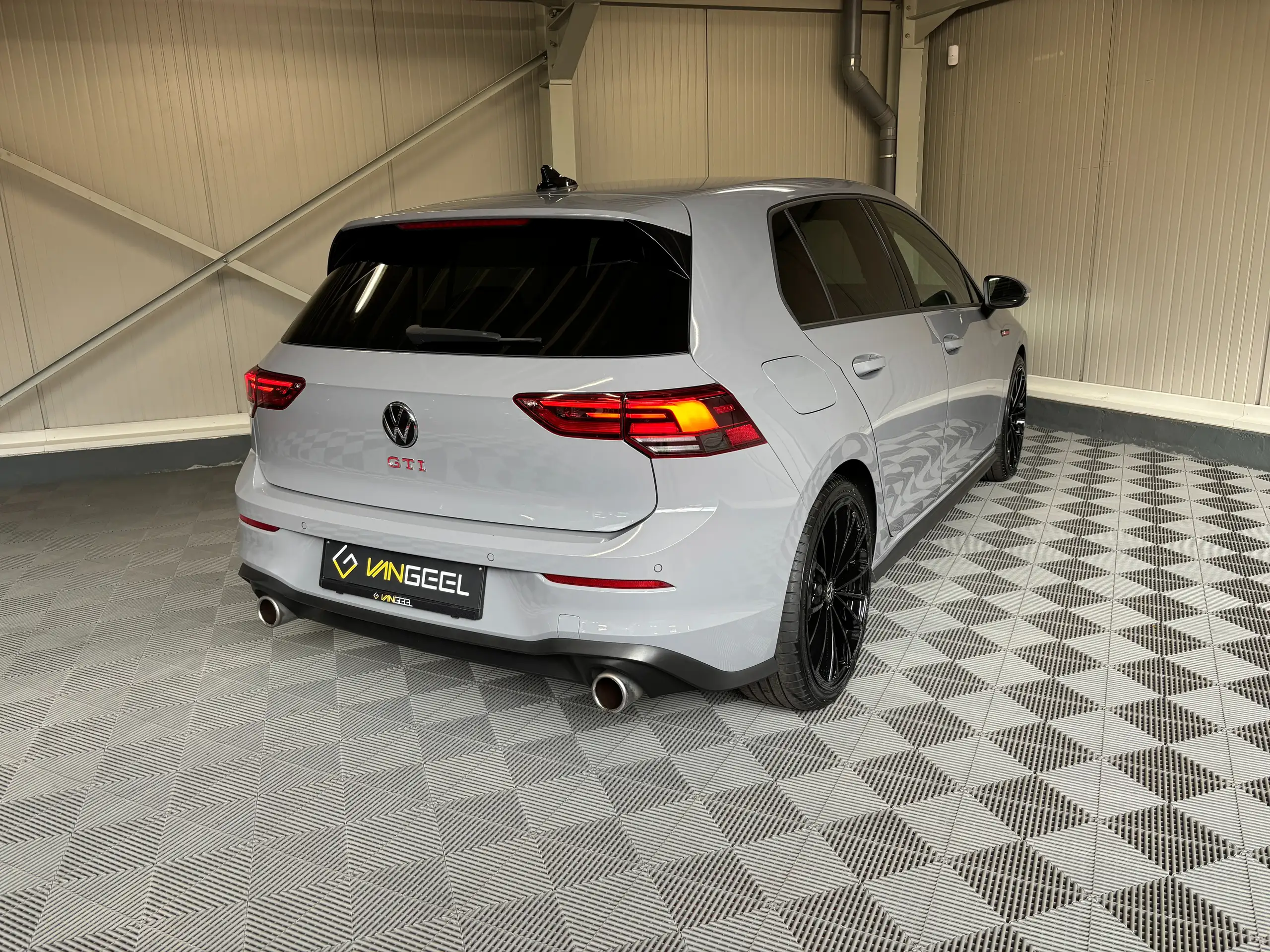 Volkswagen - Golf GTI