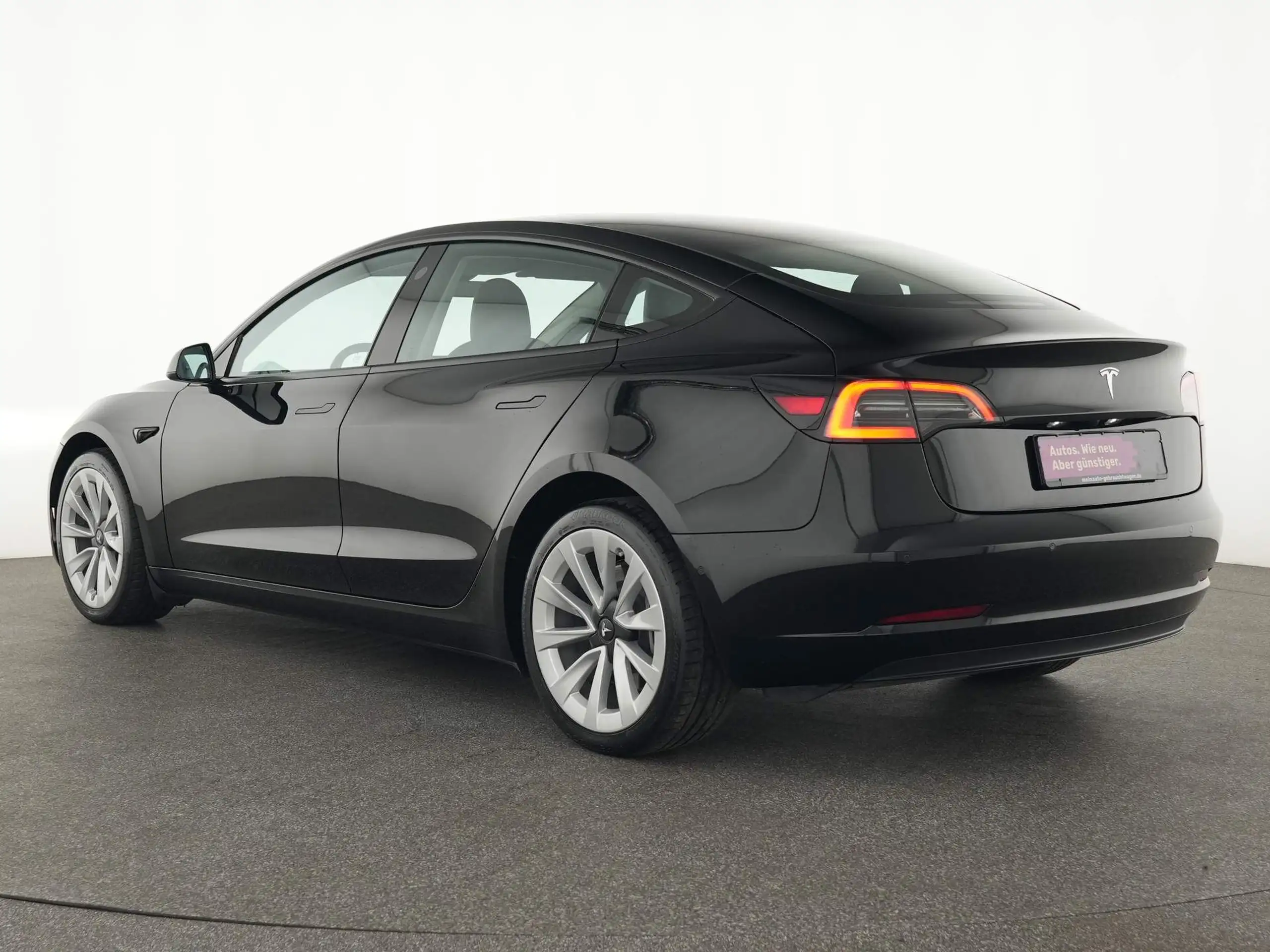 Tesla - Model 3