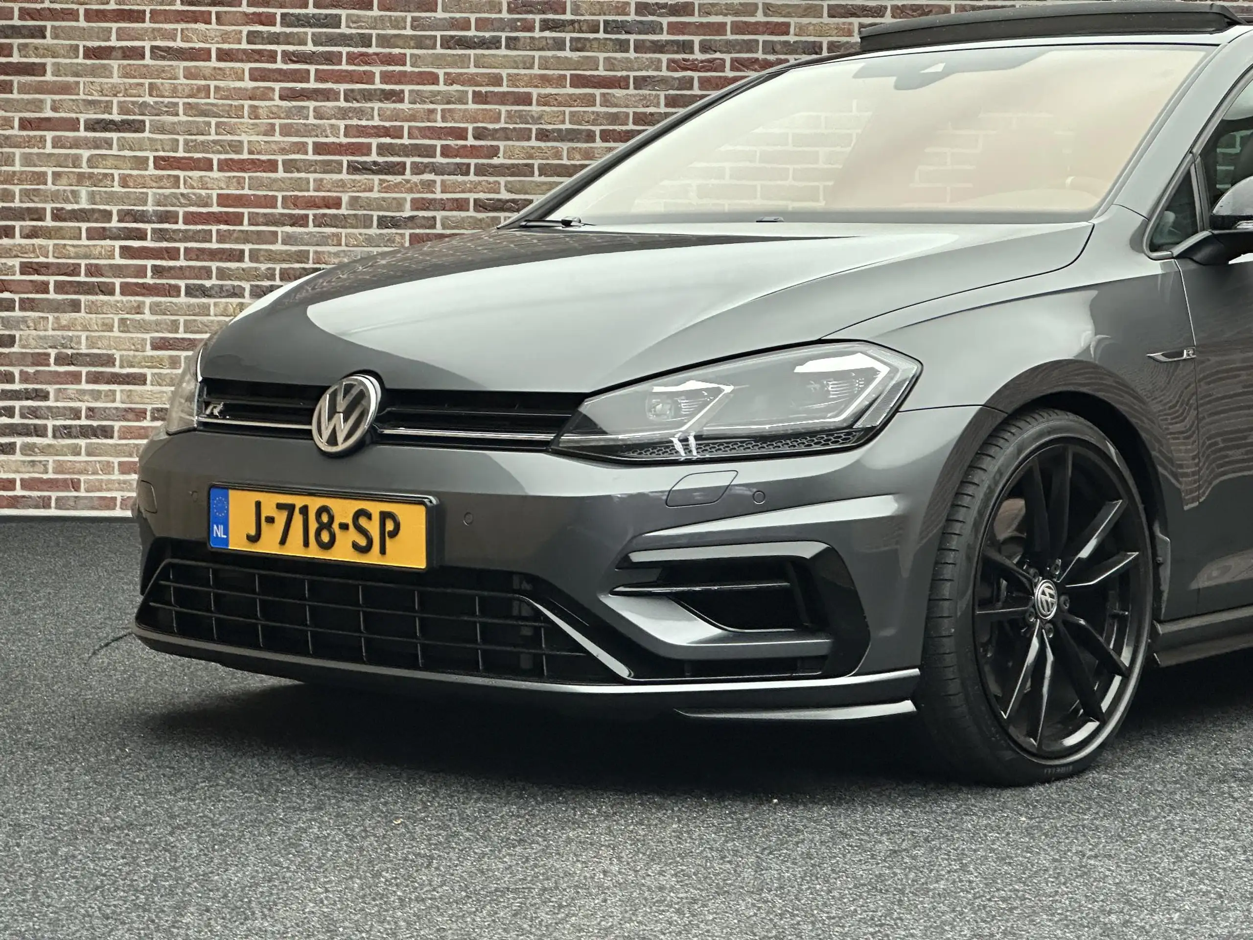 Volkswagen - Golf