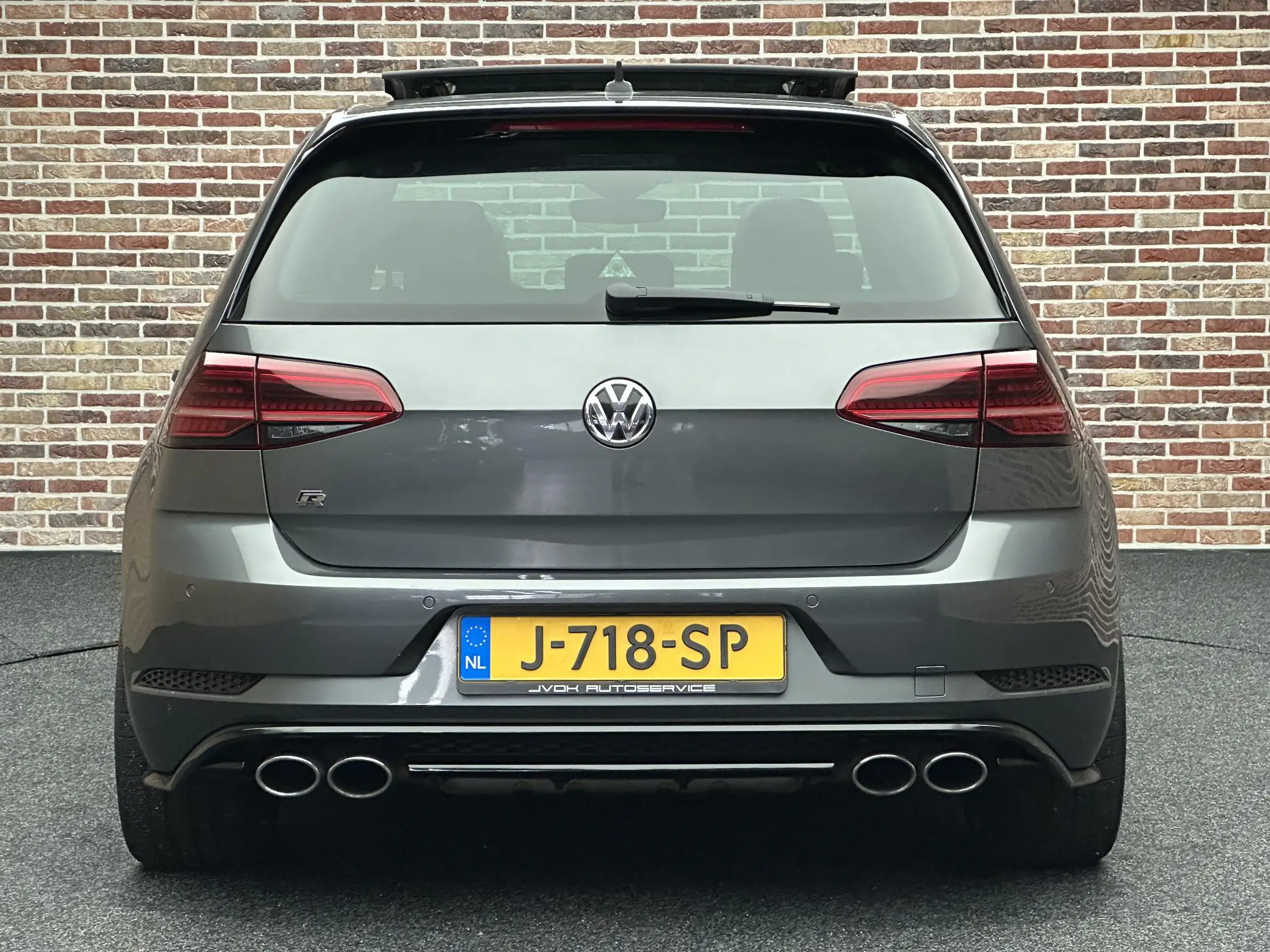 Volkswagen - Golf