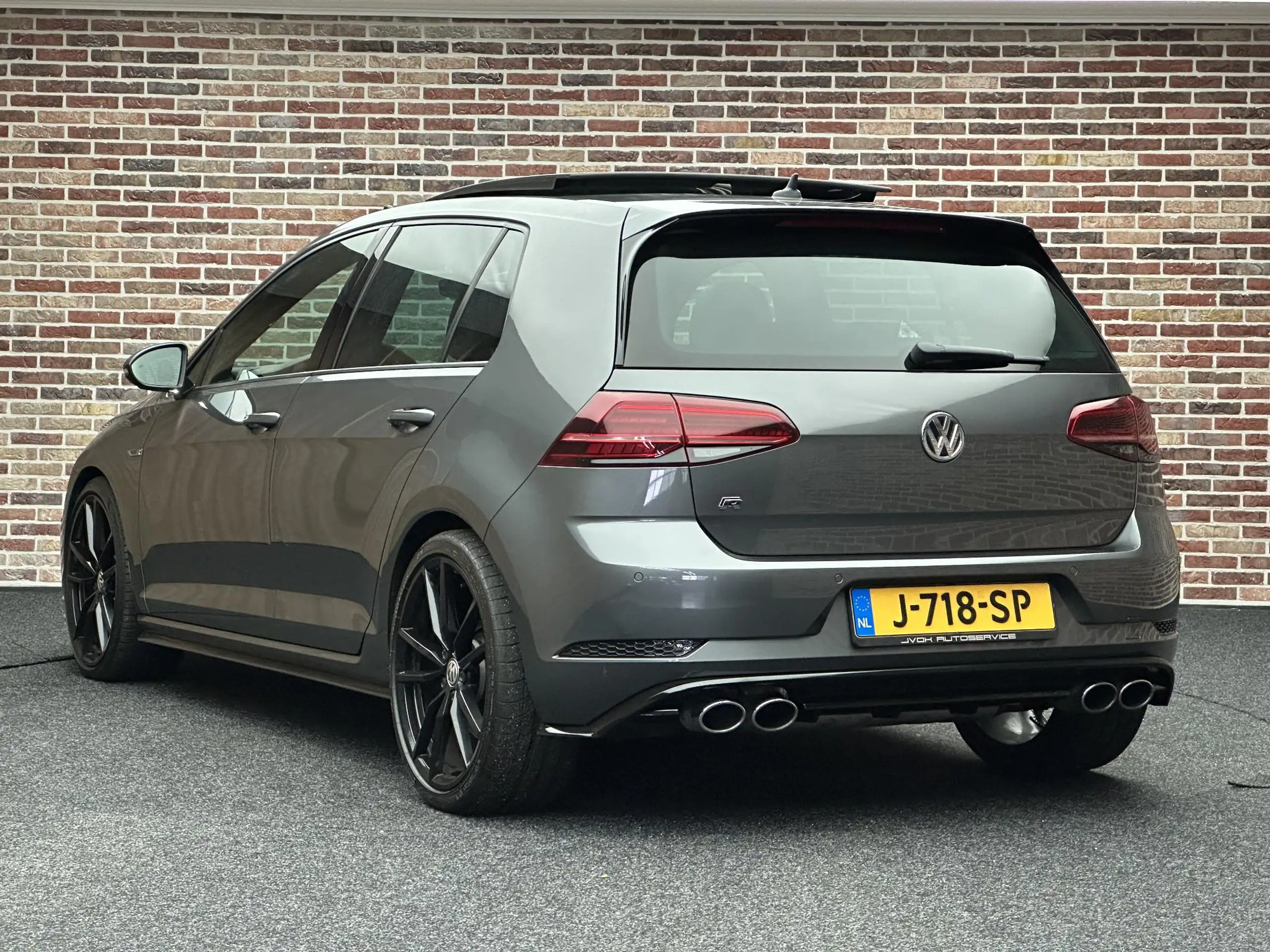 Volkswagen - Golf