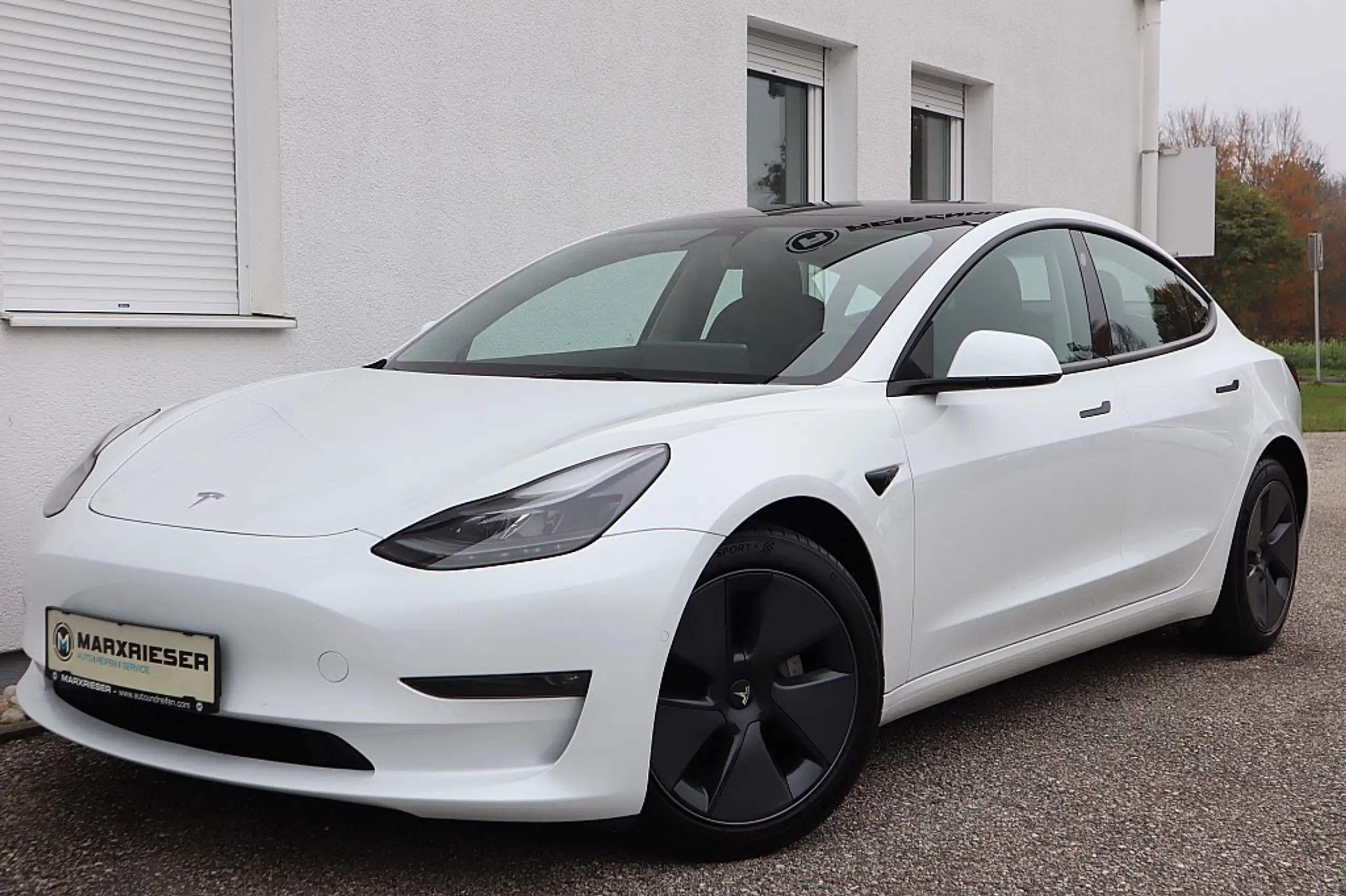 Tesla - Model 3