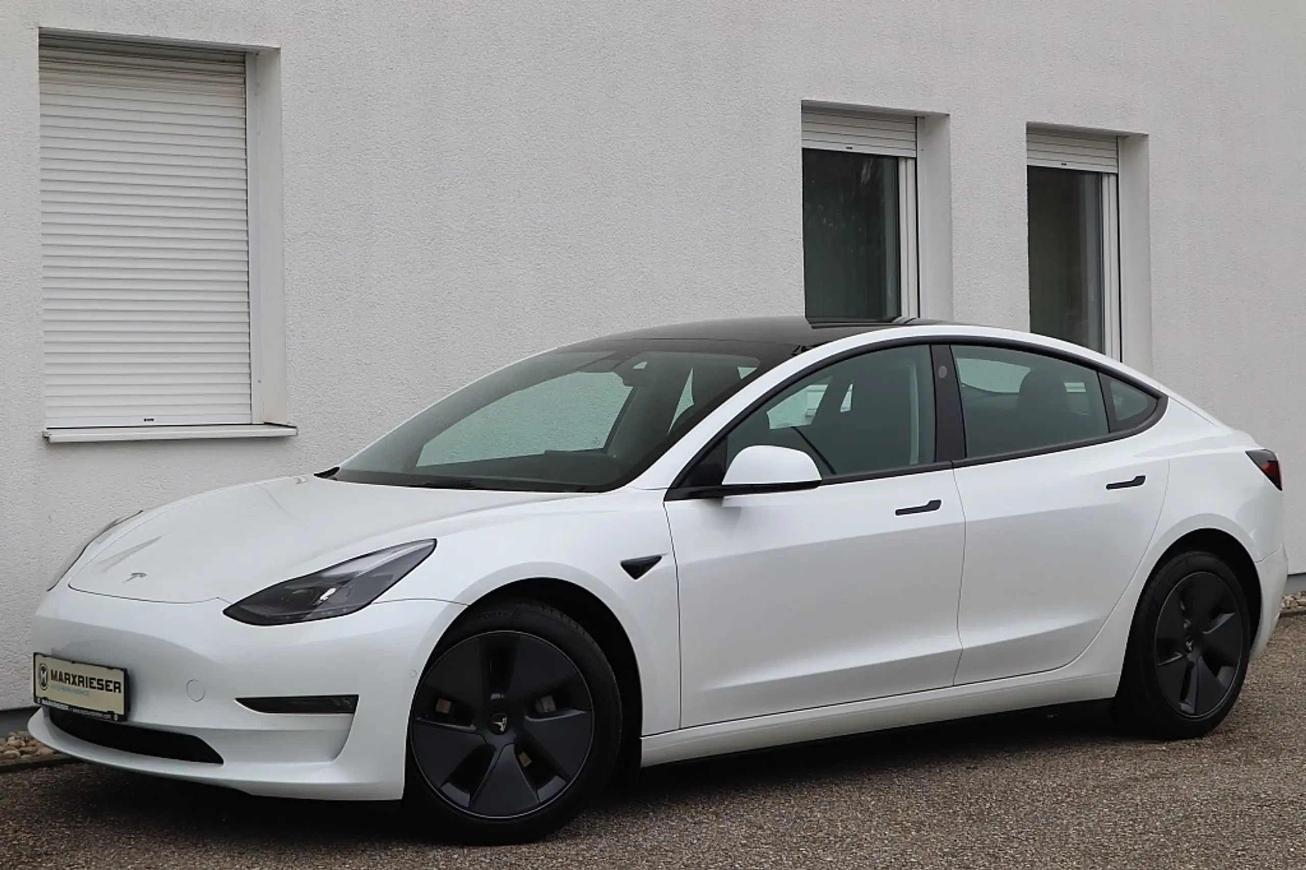 Tesla - Model 3