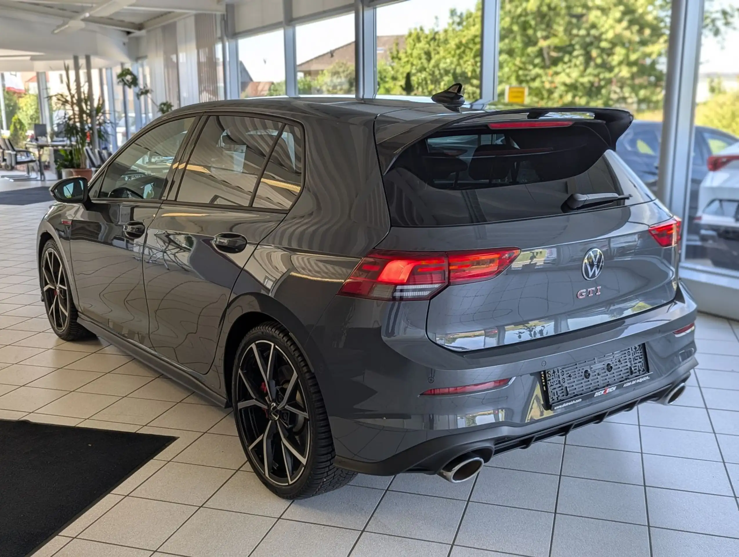 Volkswagen - Golf