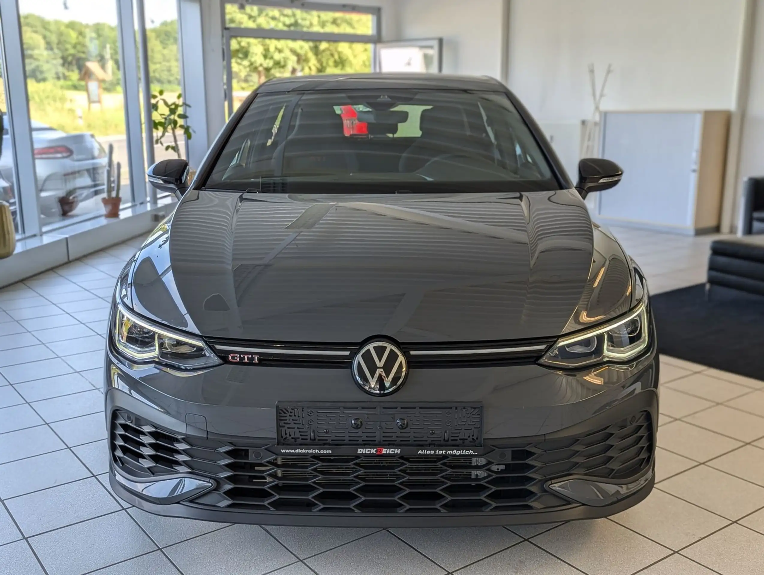 Volkswagen - Golf