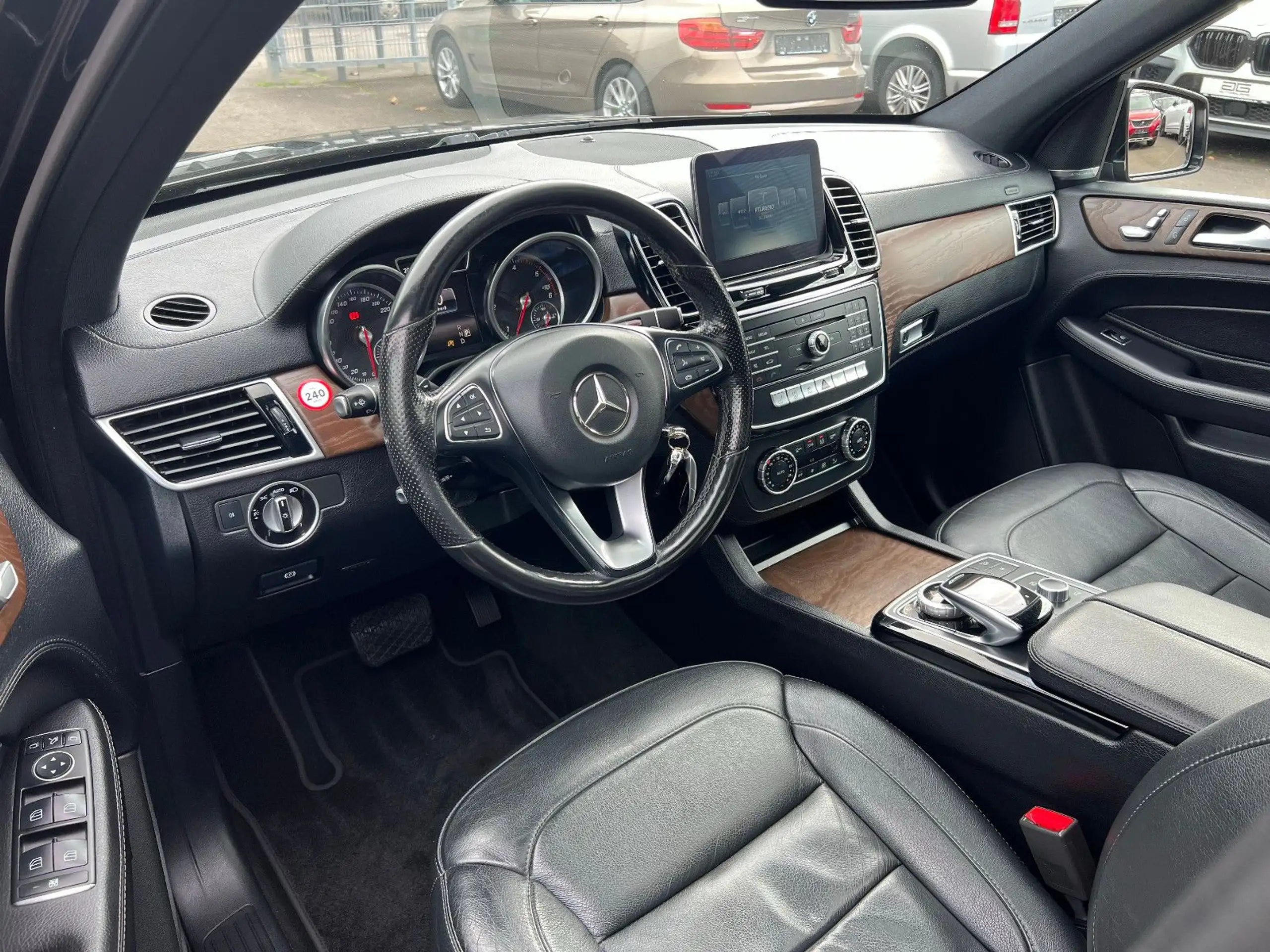 Mercedes-Benz - GLE 350