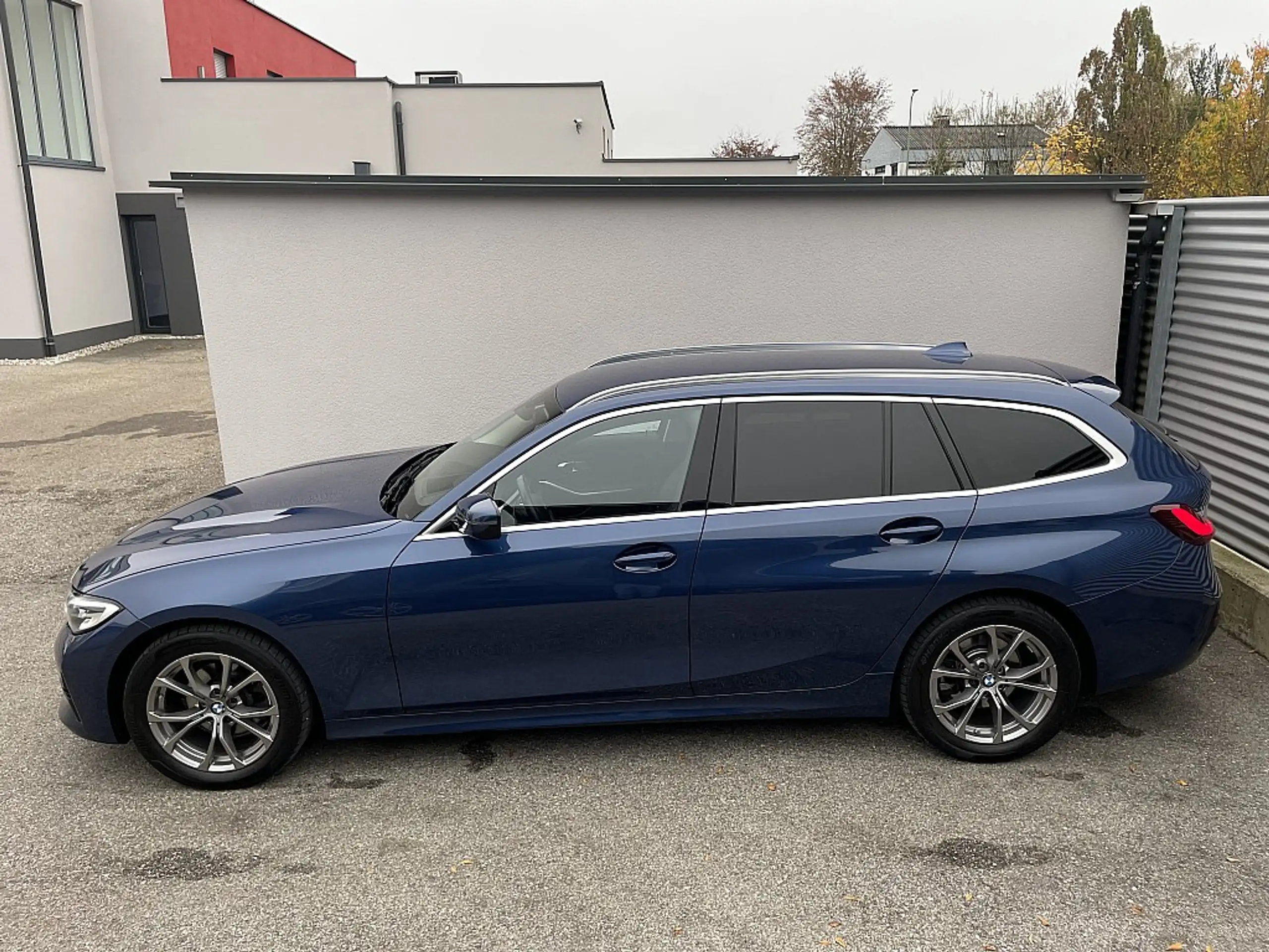 BMW - 320