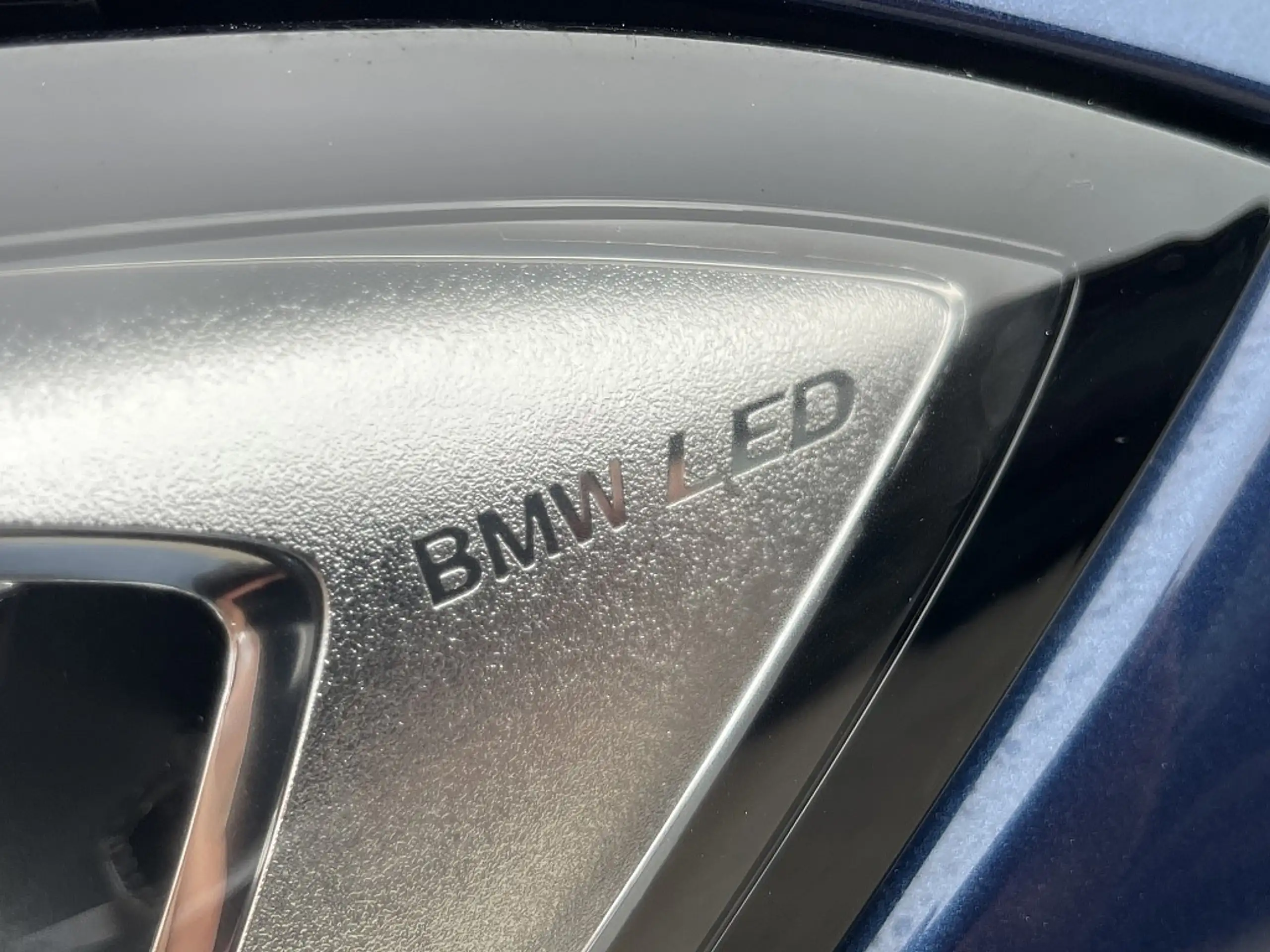 BMW - 320