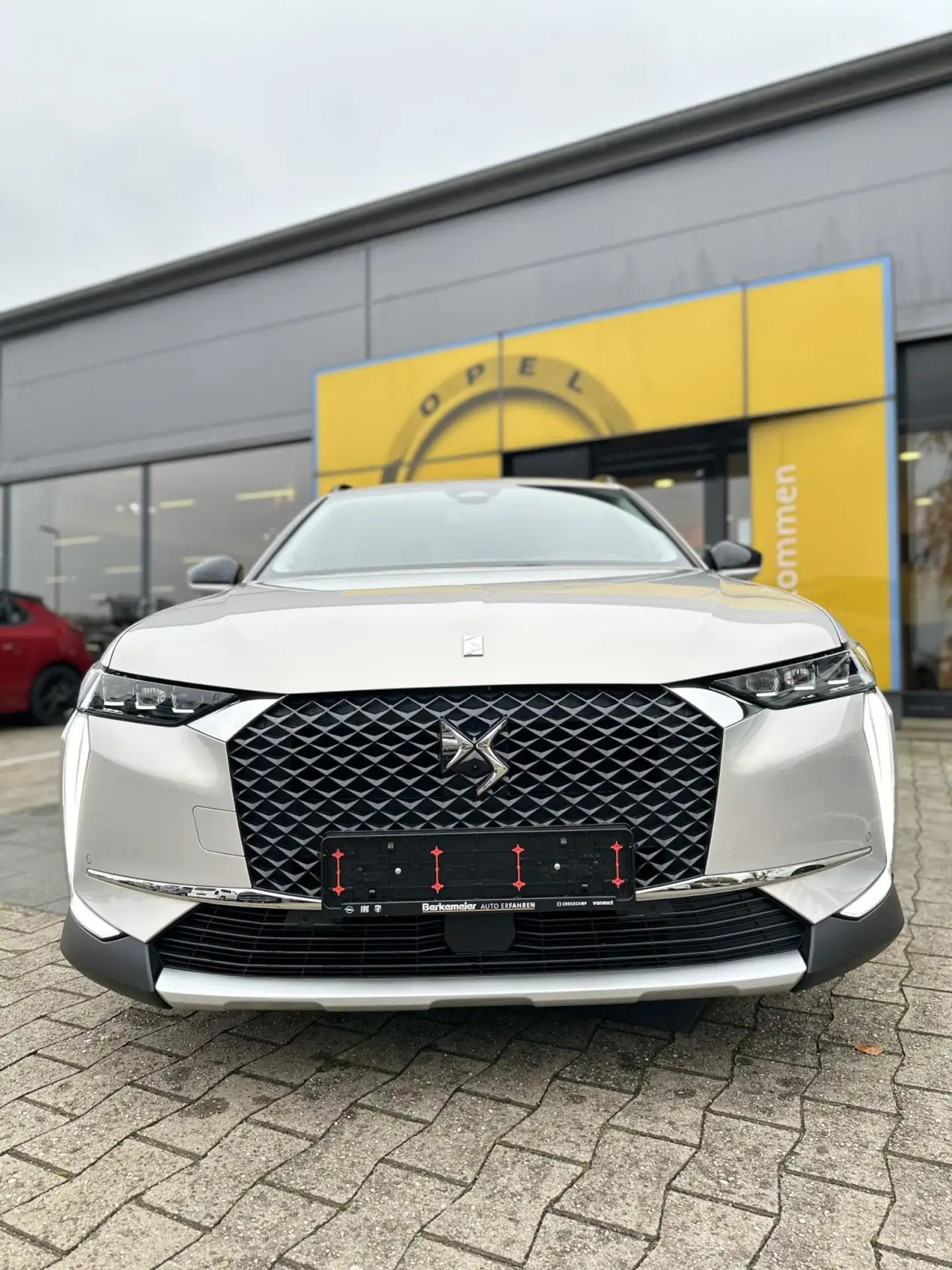 DS Automobiles - DS 4