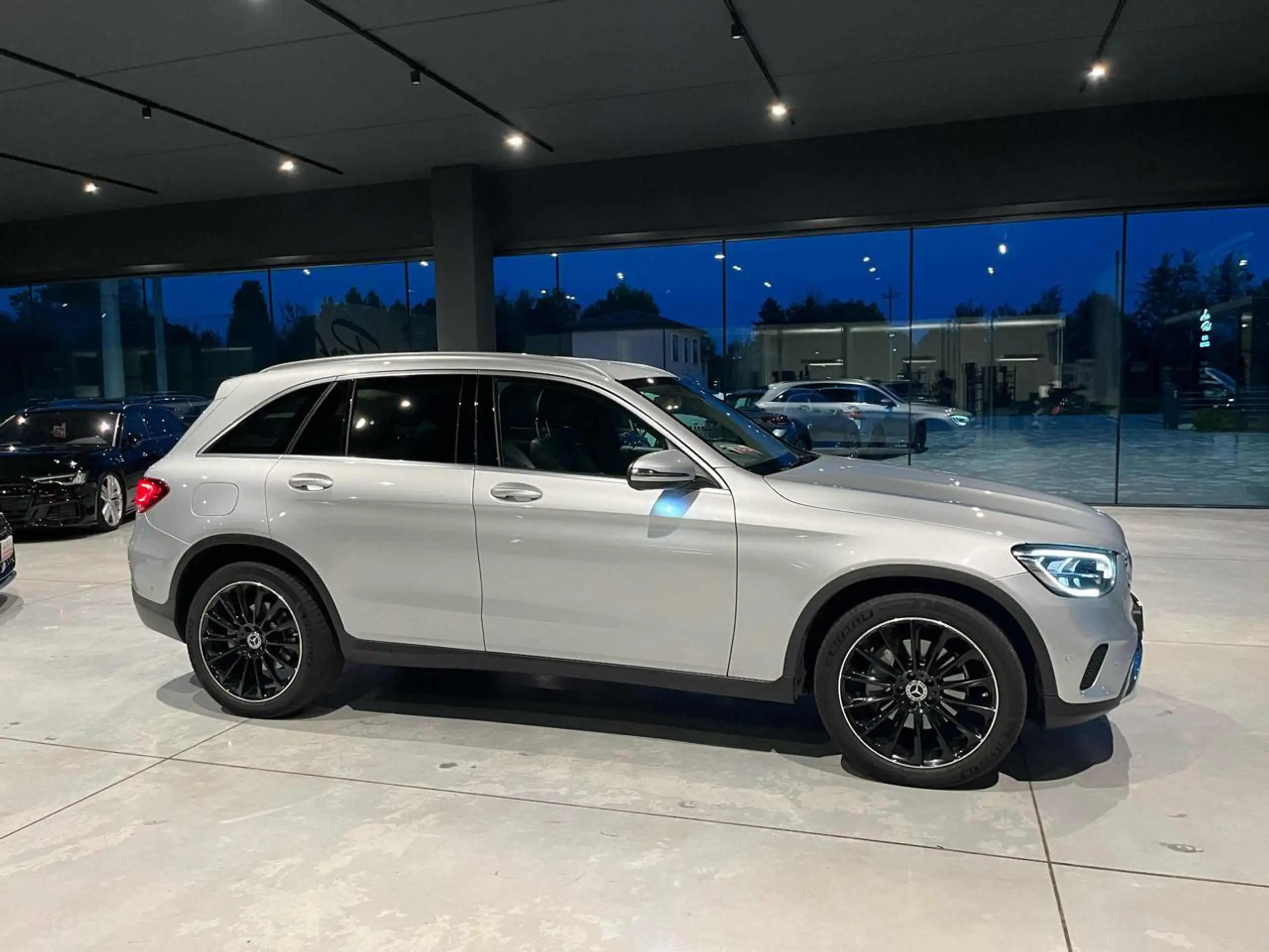 Mercedes-Benz - GLC 200