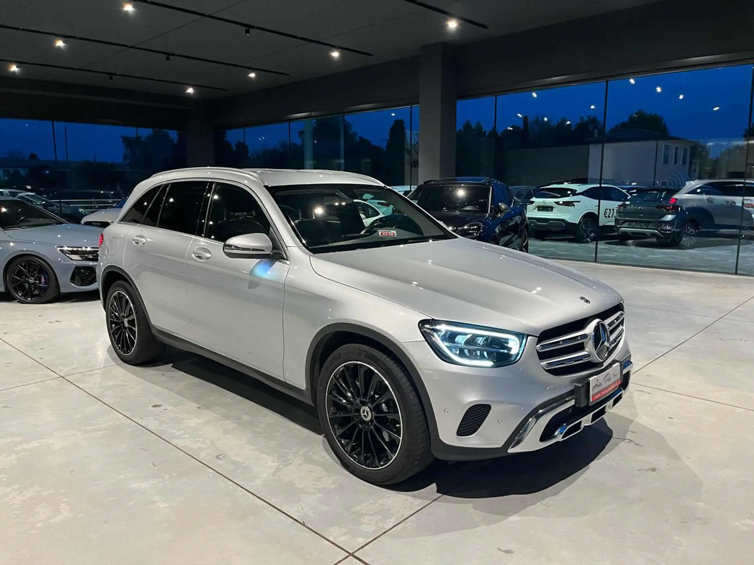 Mercedes-Benz - GLC 200