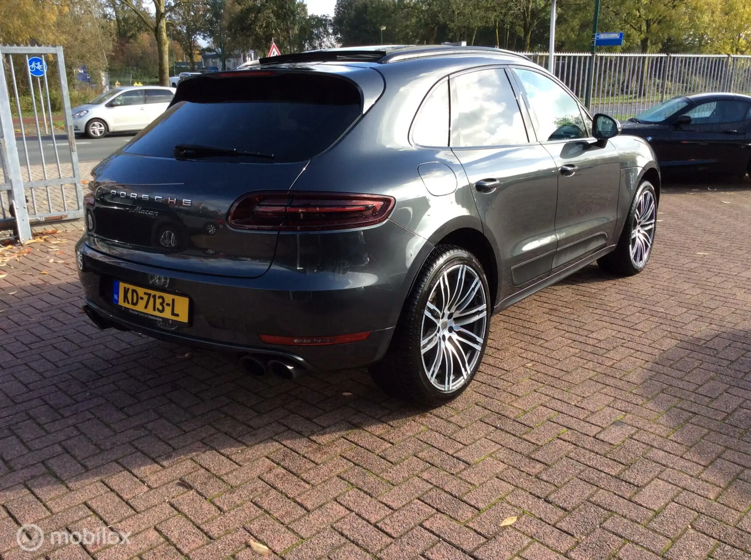 Porsche - Macan