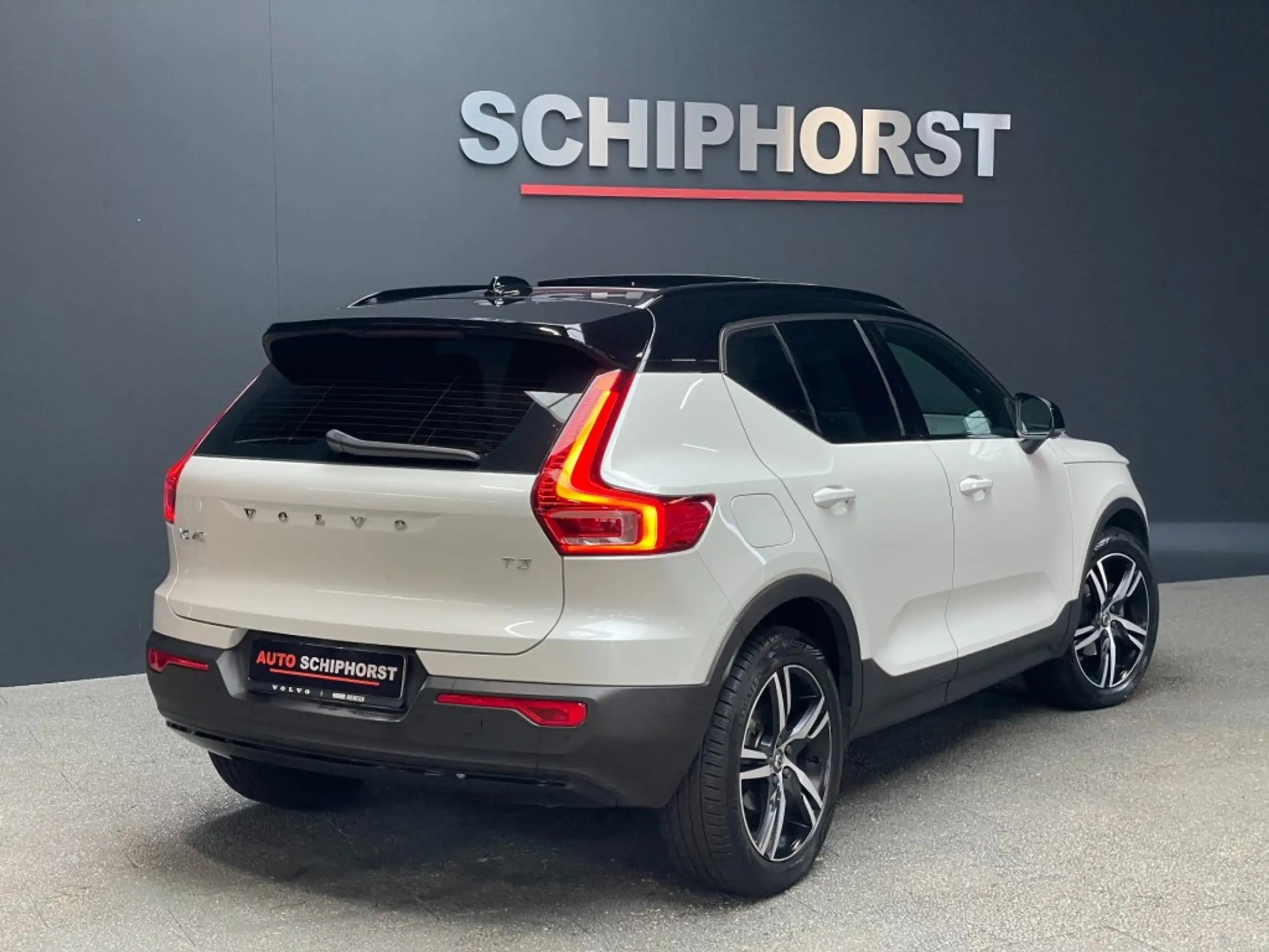 Volvo - XC40