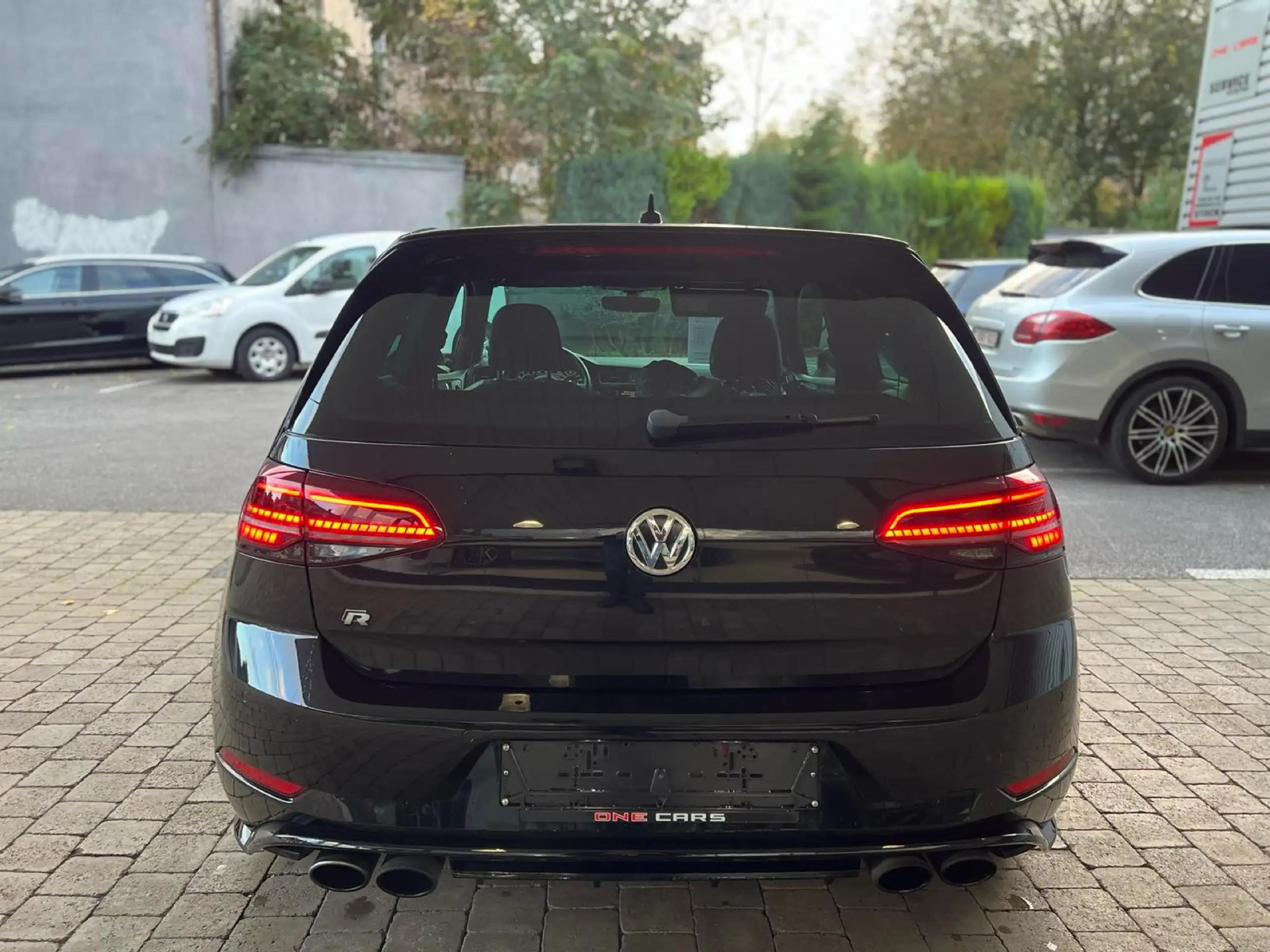 Volkswagen - Golf