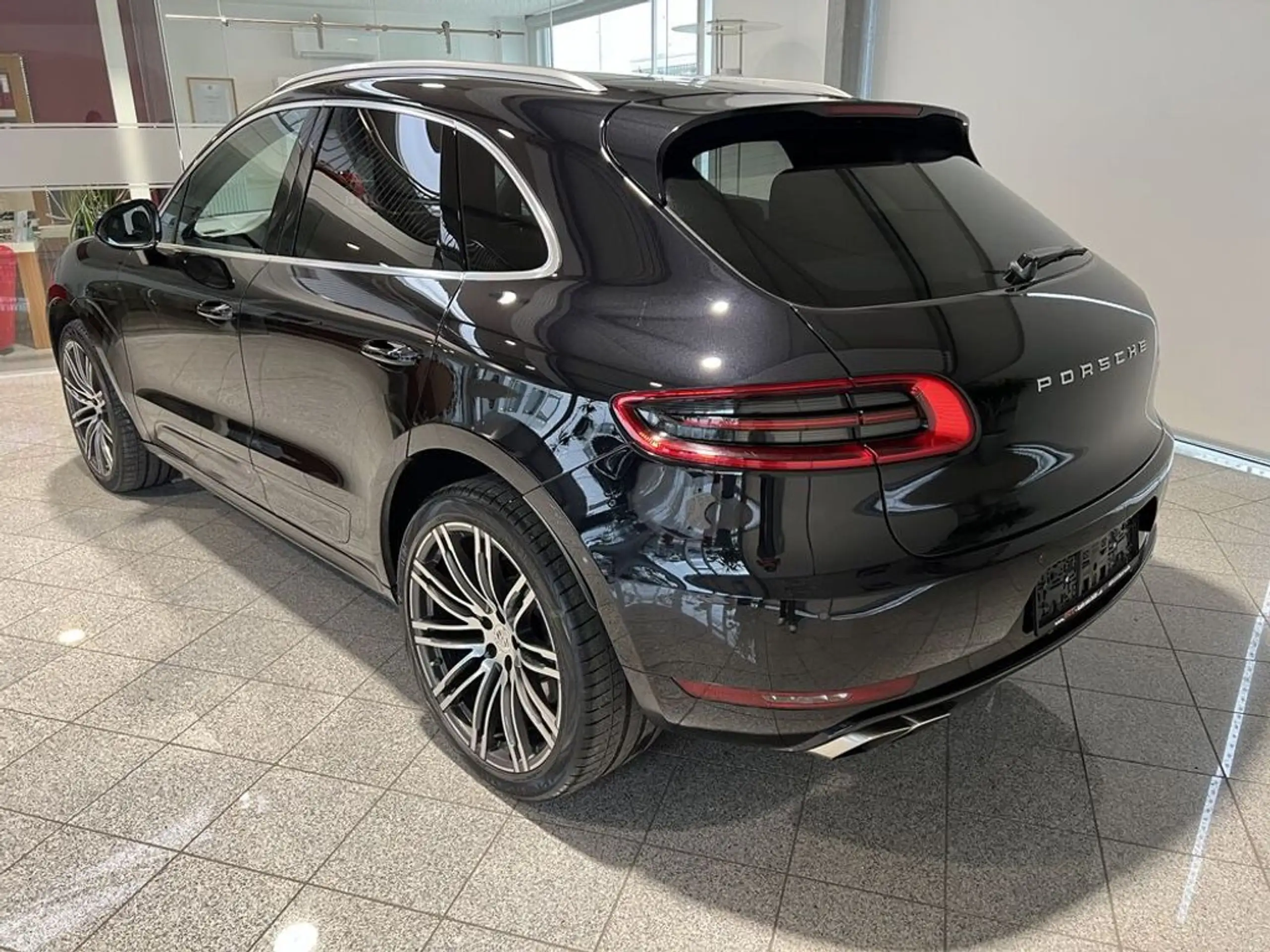 Porsche - Macan