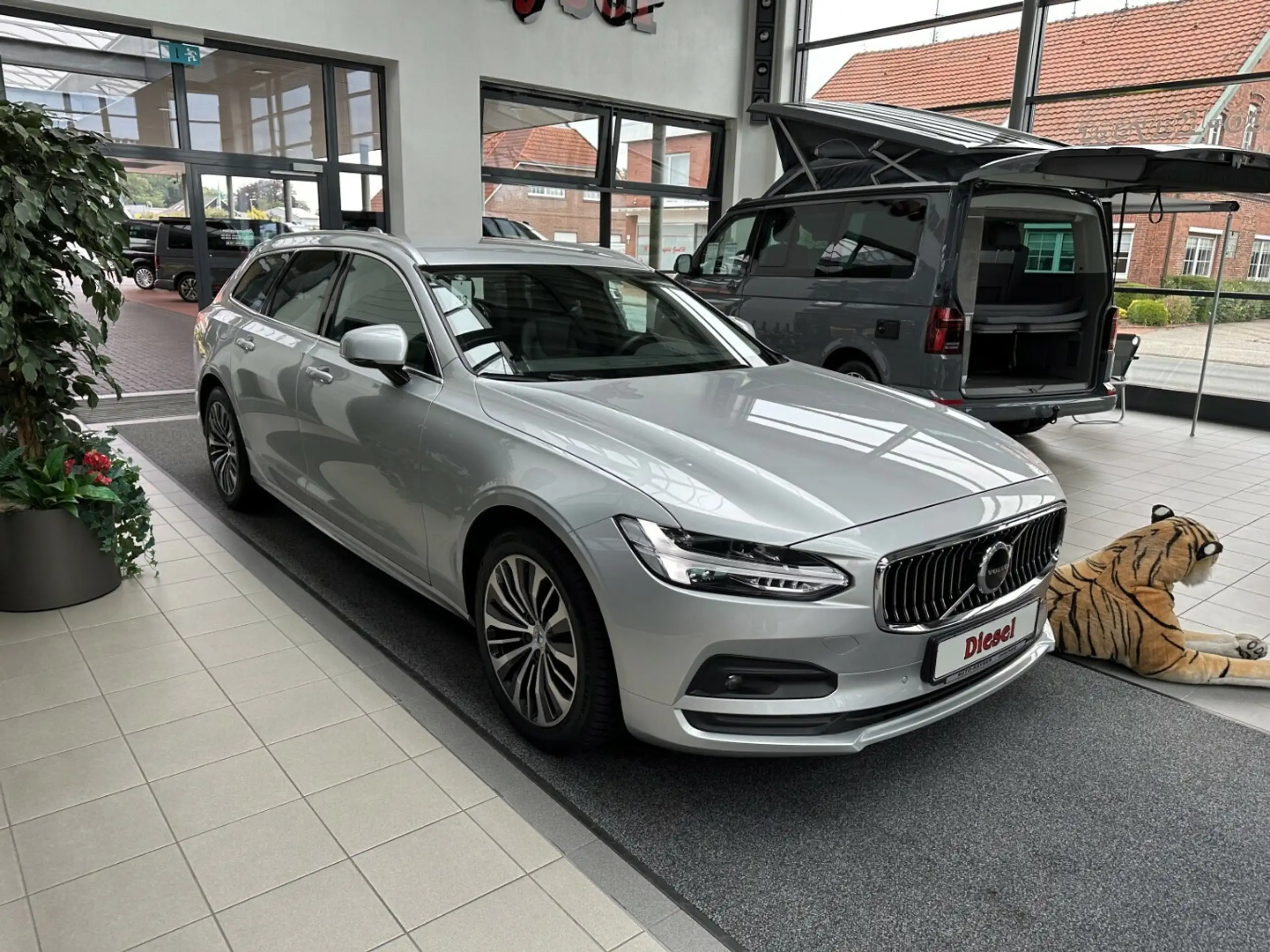 Volvo - V90