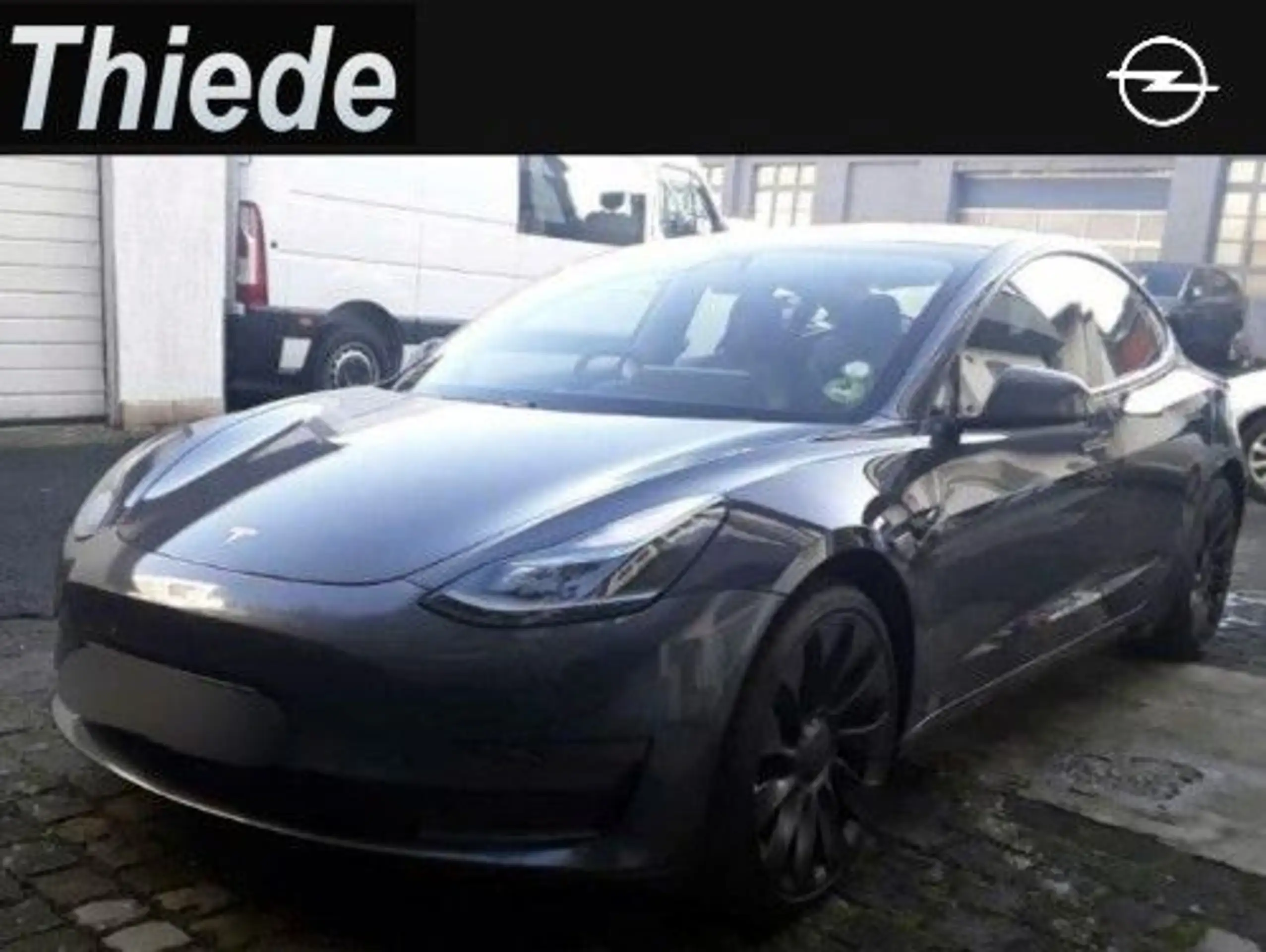 Tesla - Model 3