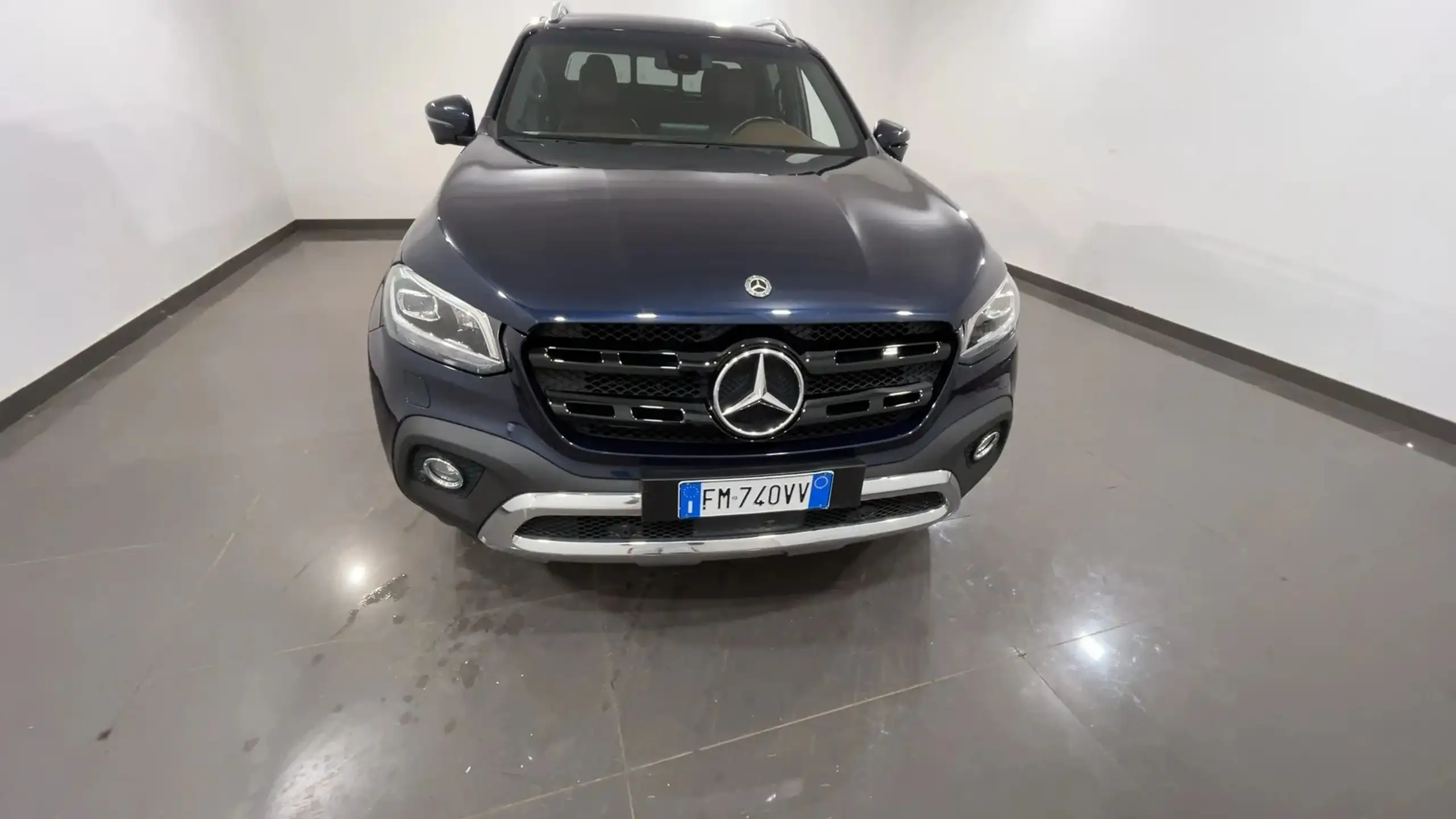 Mercedes-Benz - X 250