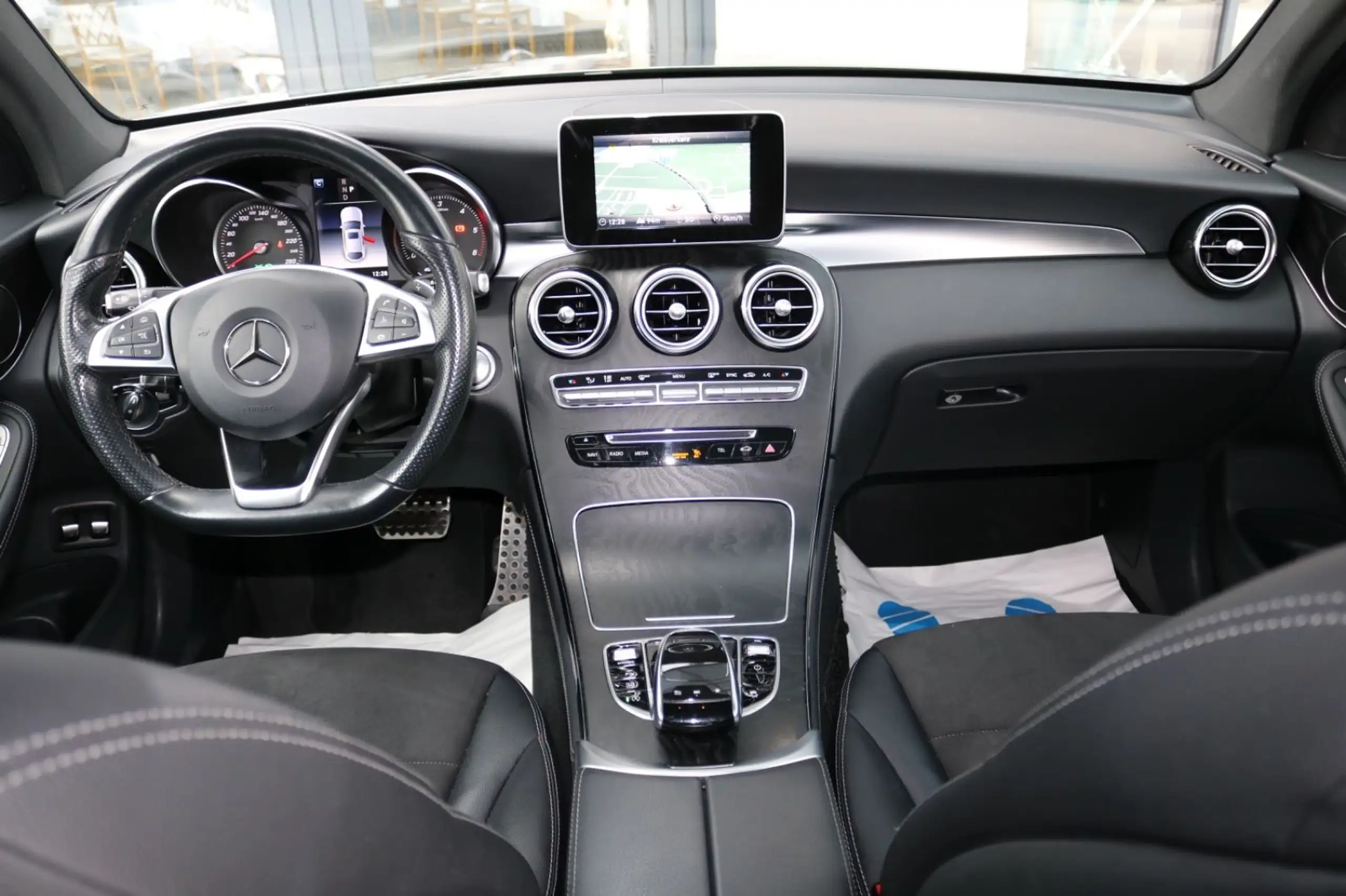 Mercedes-Benz - GLC 220