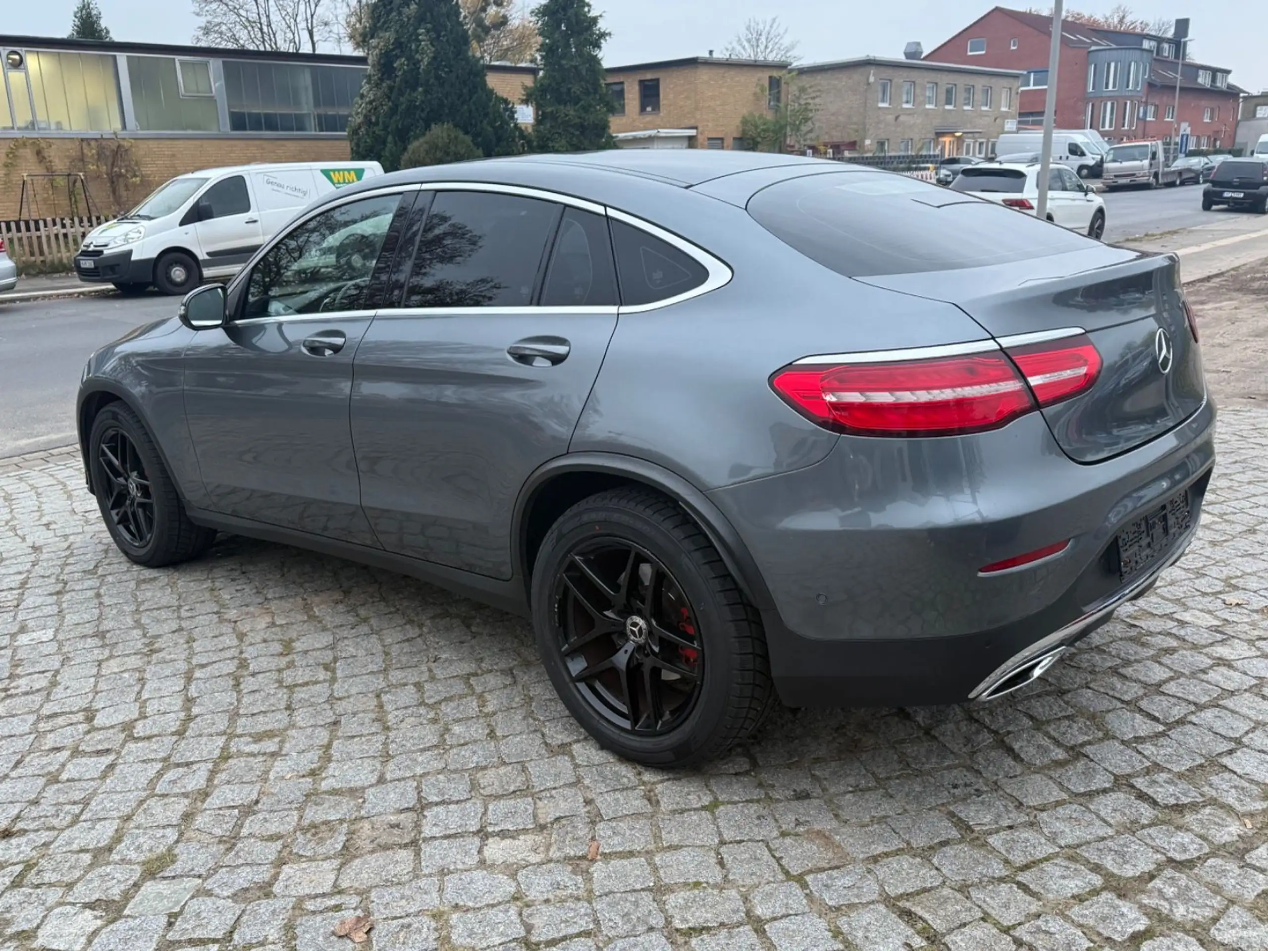 Mercedes-Benz - GLC 220