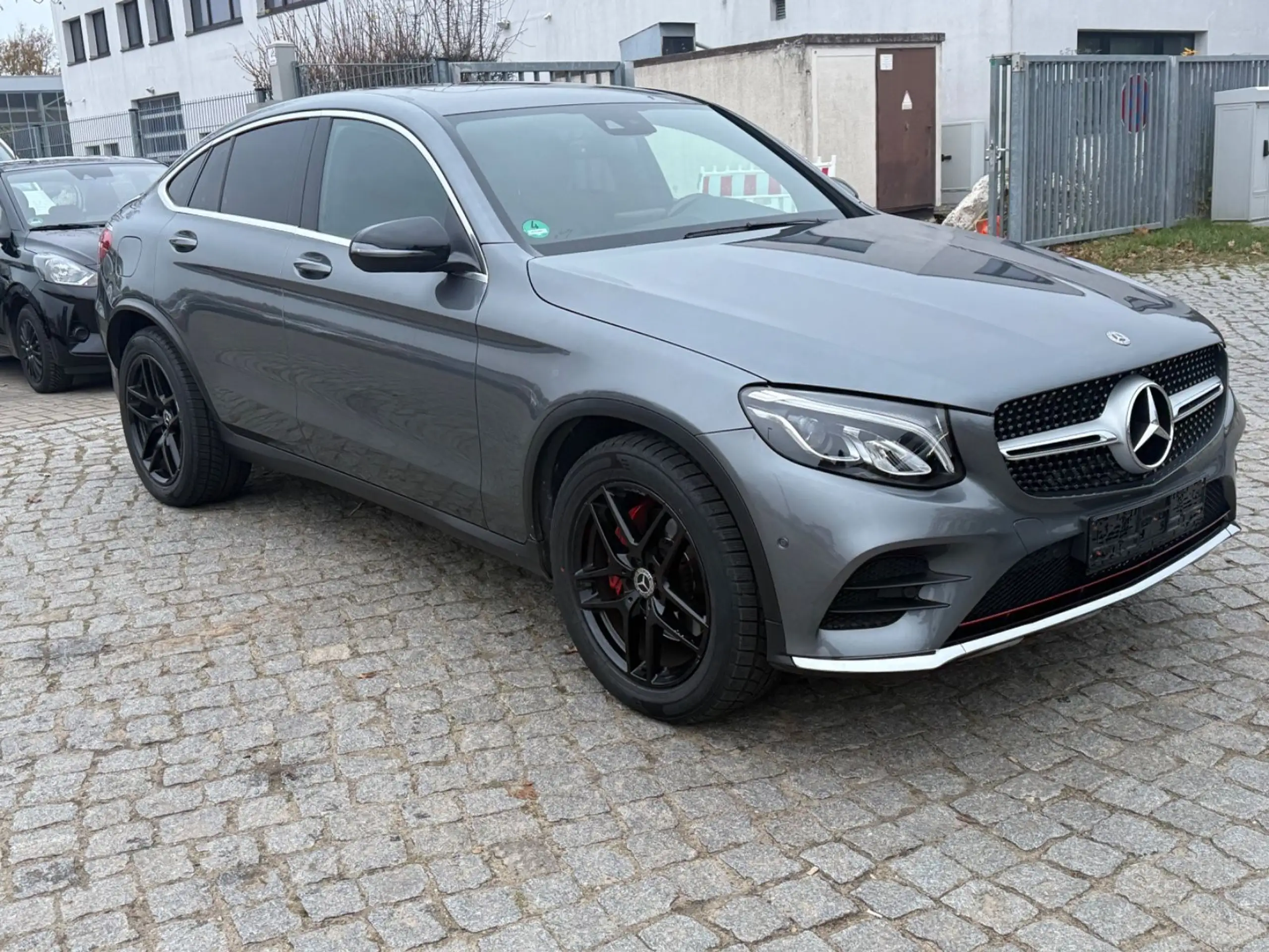 Mercedes-Benz - GLC 220