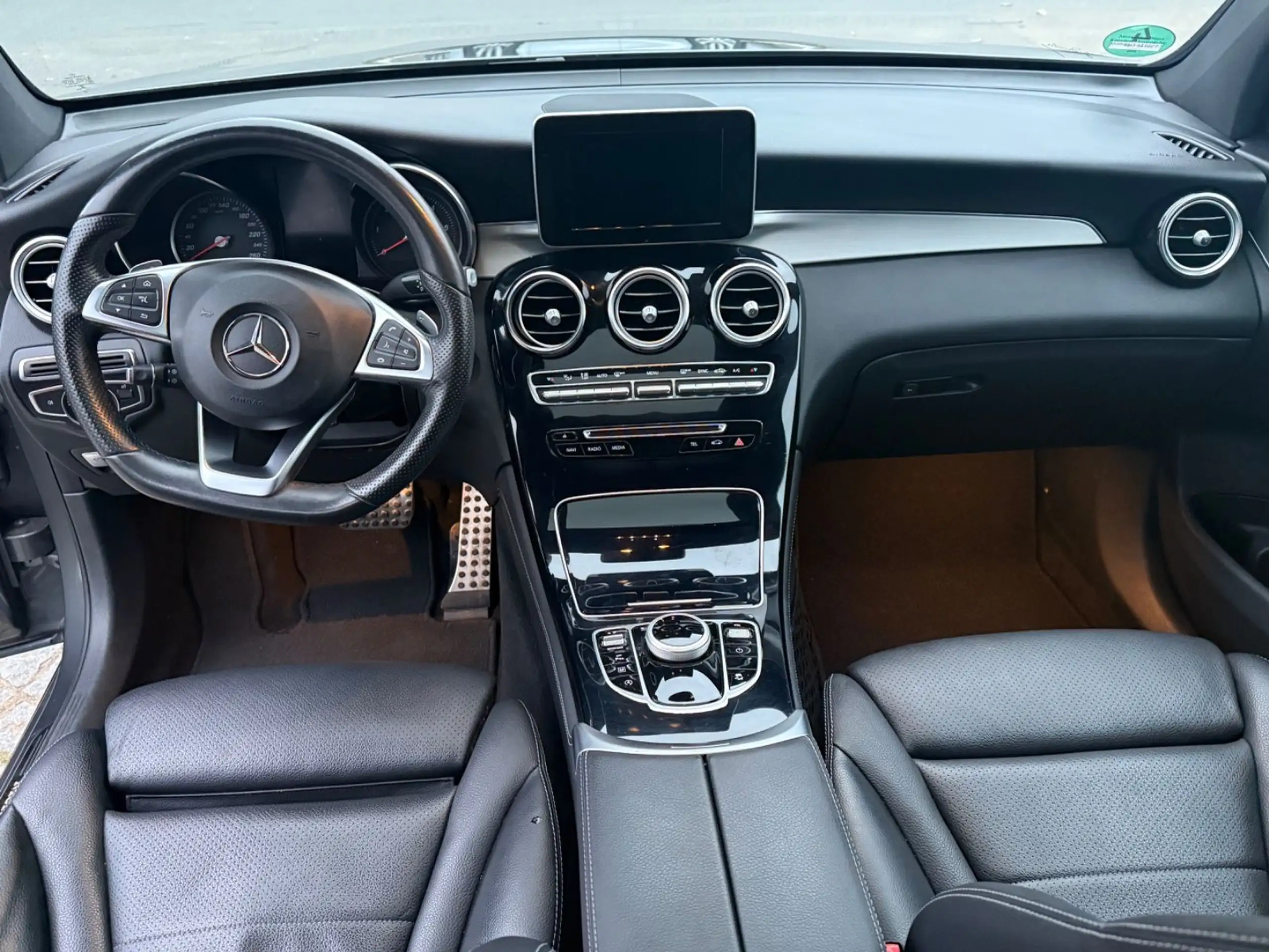 Mercedes-Benz - GLC 220