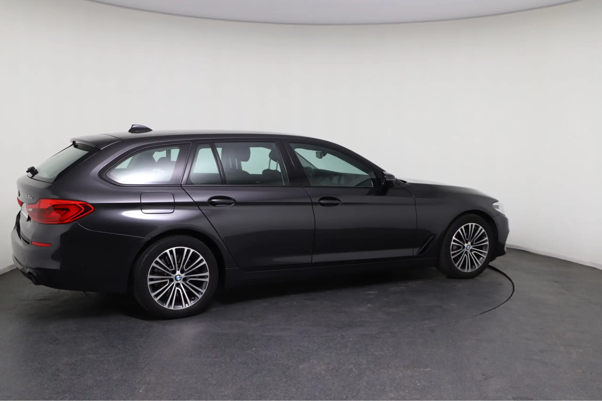 BMW - 530