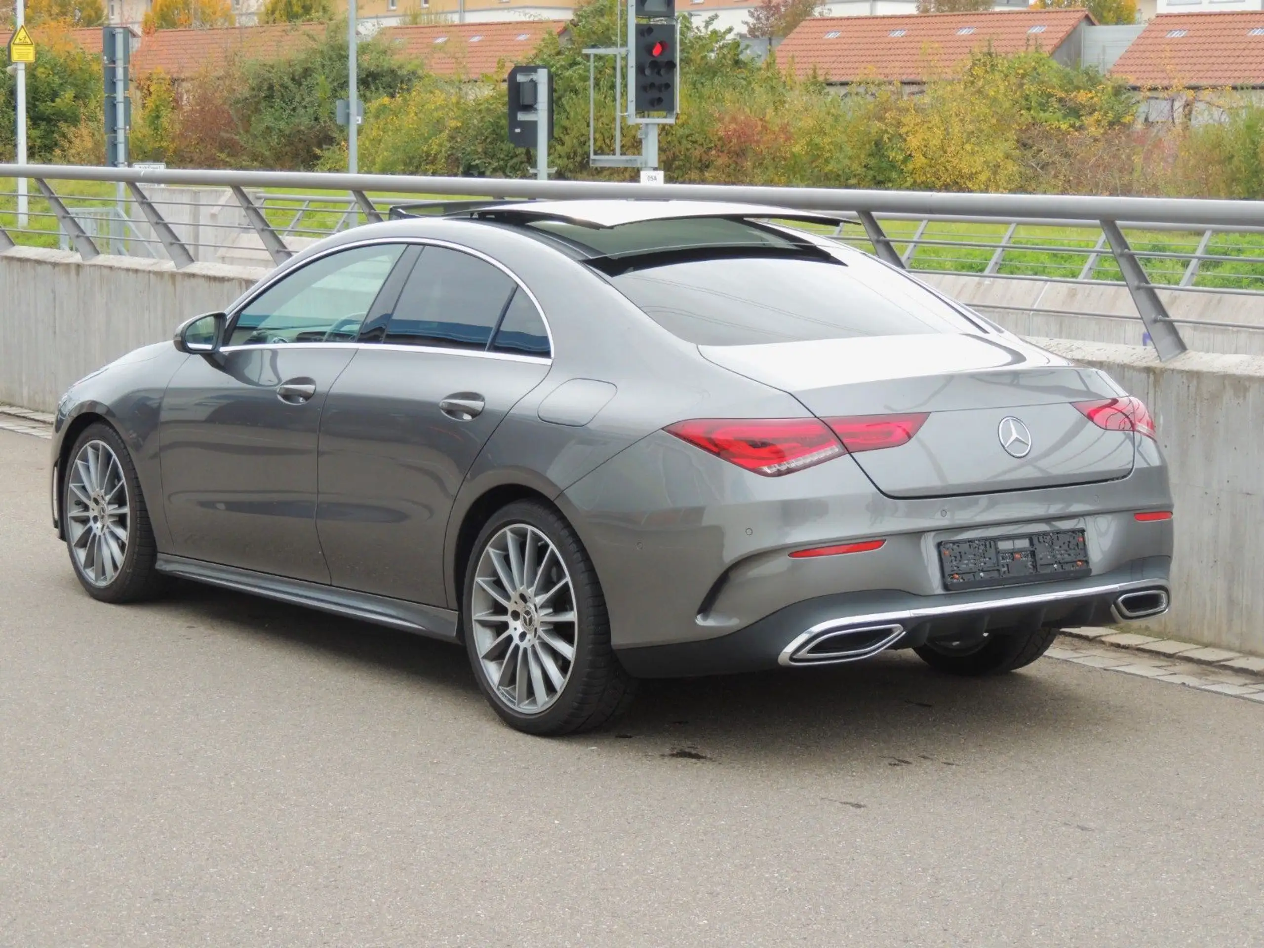 Mercedes-Benz - CLA 200