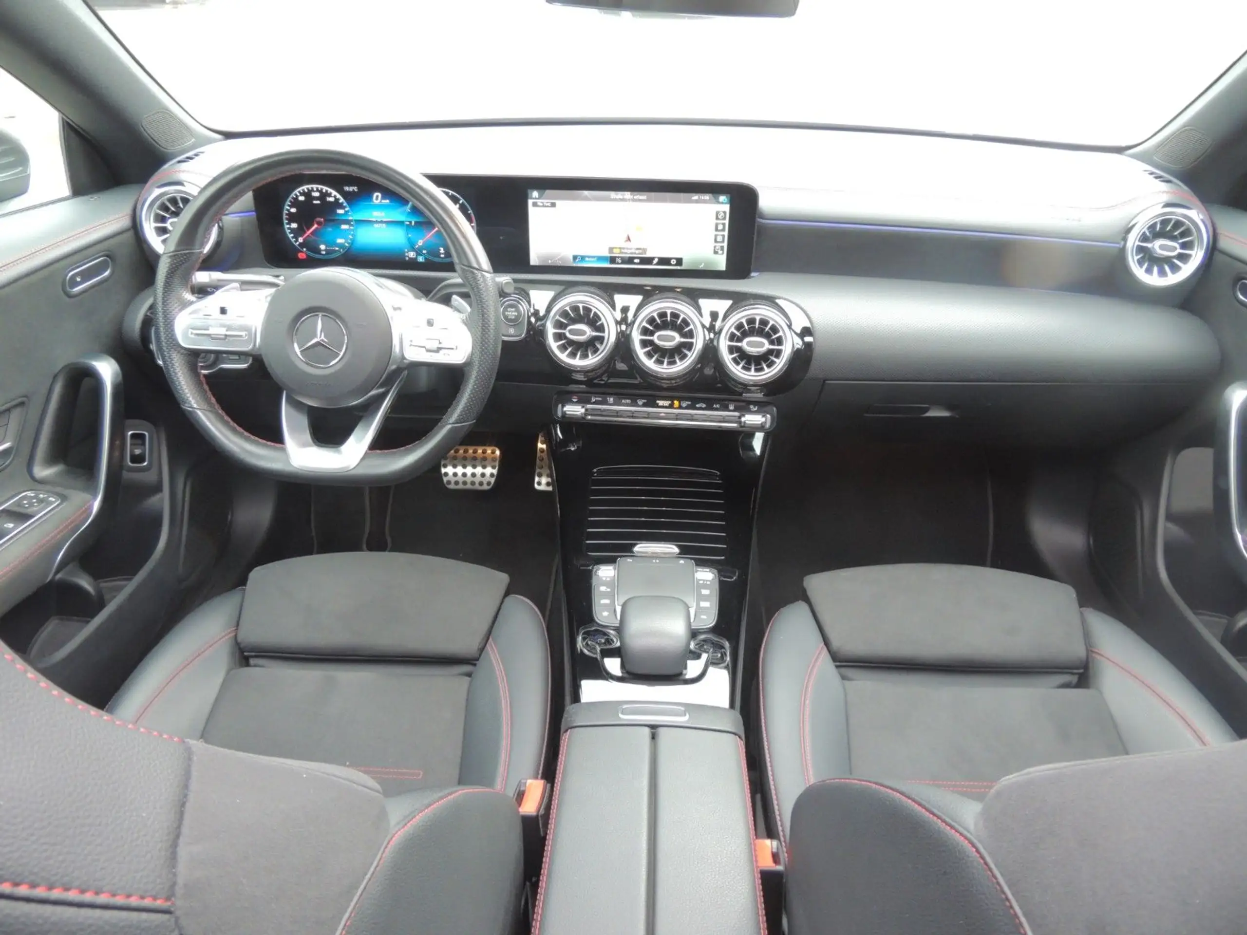 Mercedes-Benz - CLA 200