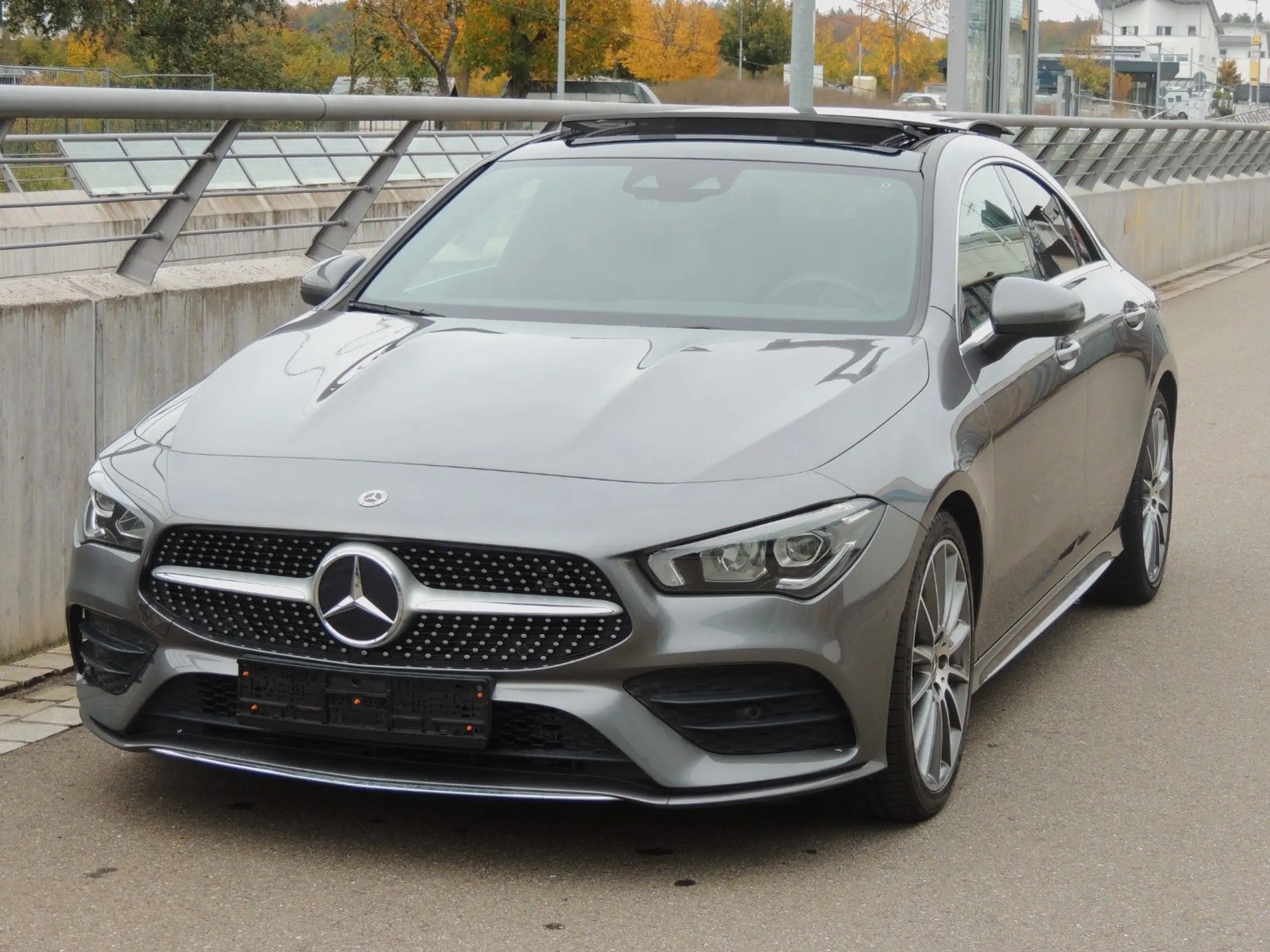 Mercedes-Benz - CLA 200