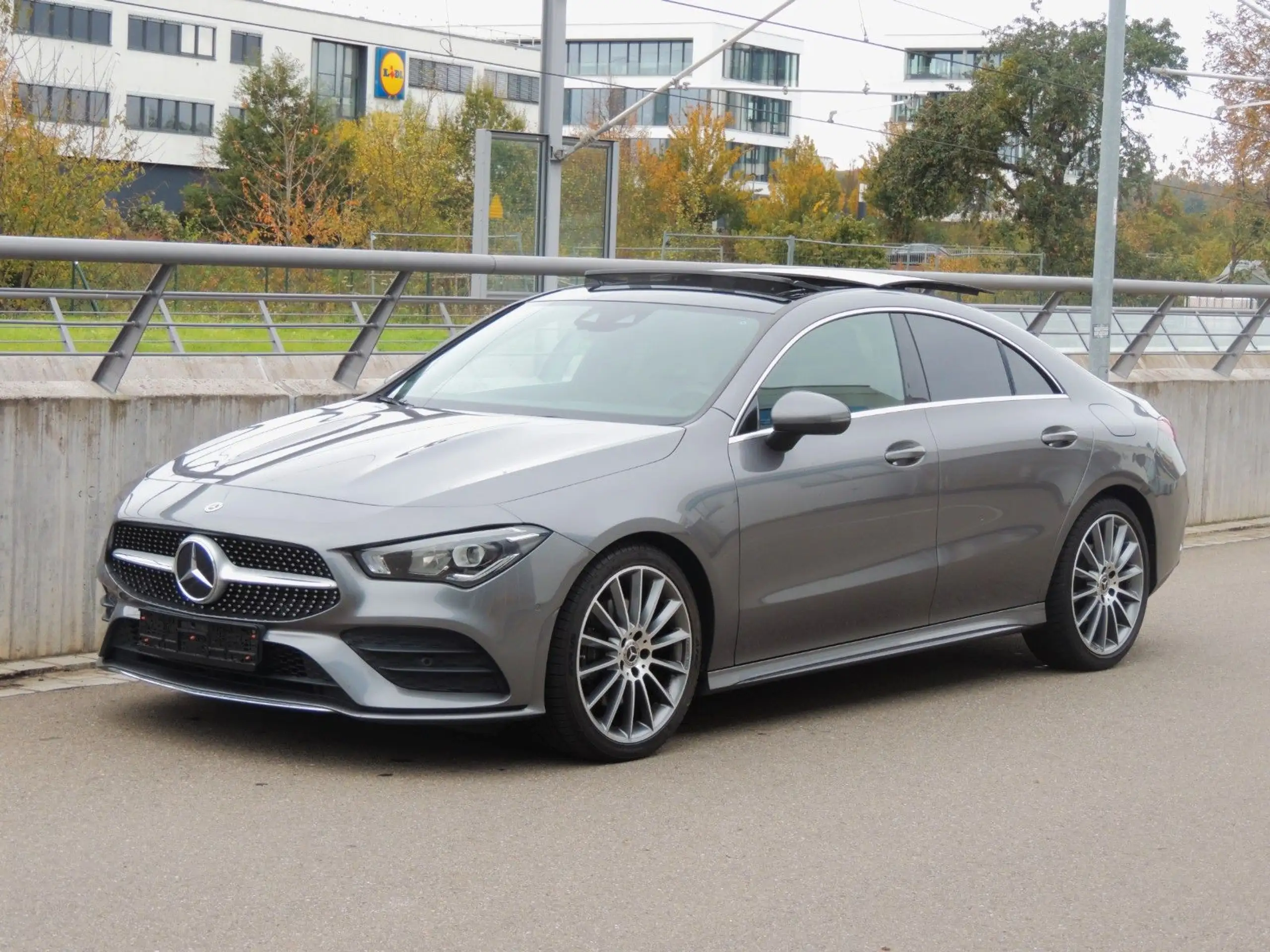 Mercedes-Benz - CLA 200